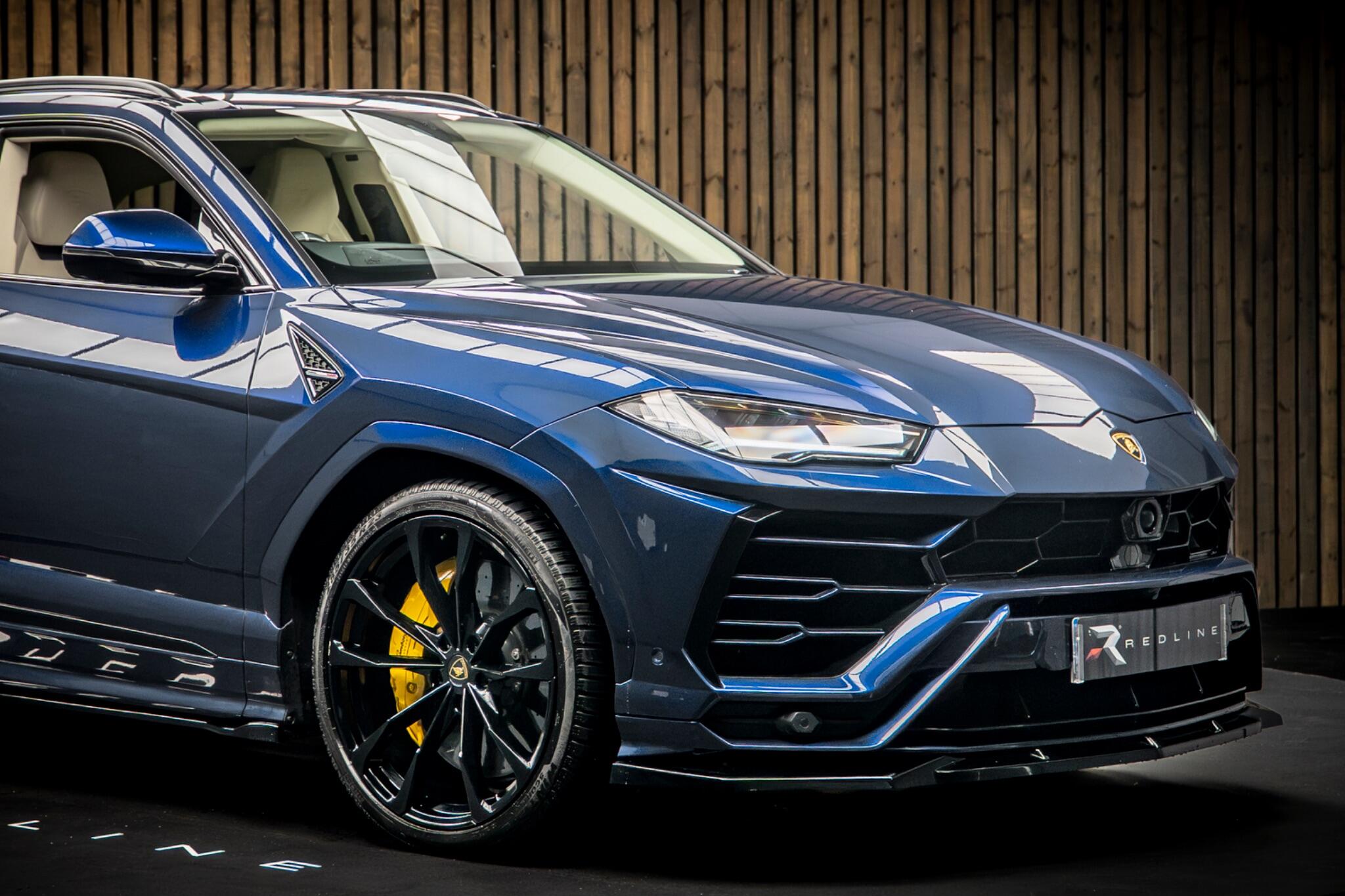 Lamborghini Urus view 10