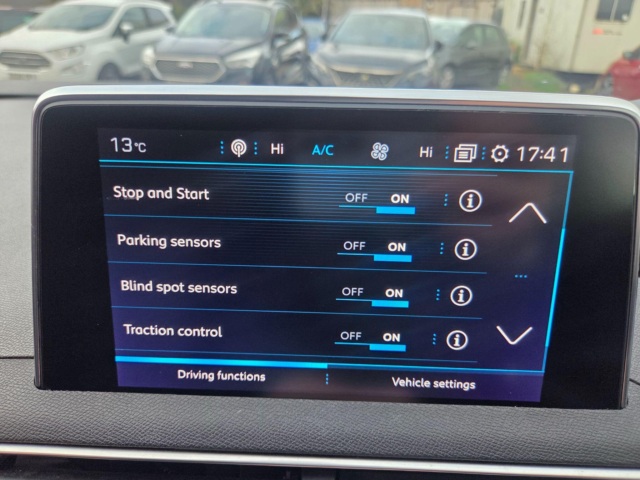 Peugeot 5008 view 17