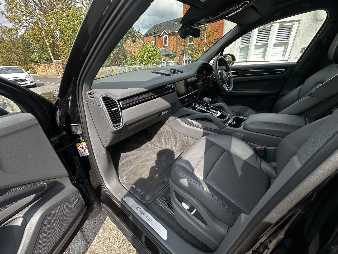 Porsche Cayenne view 35