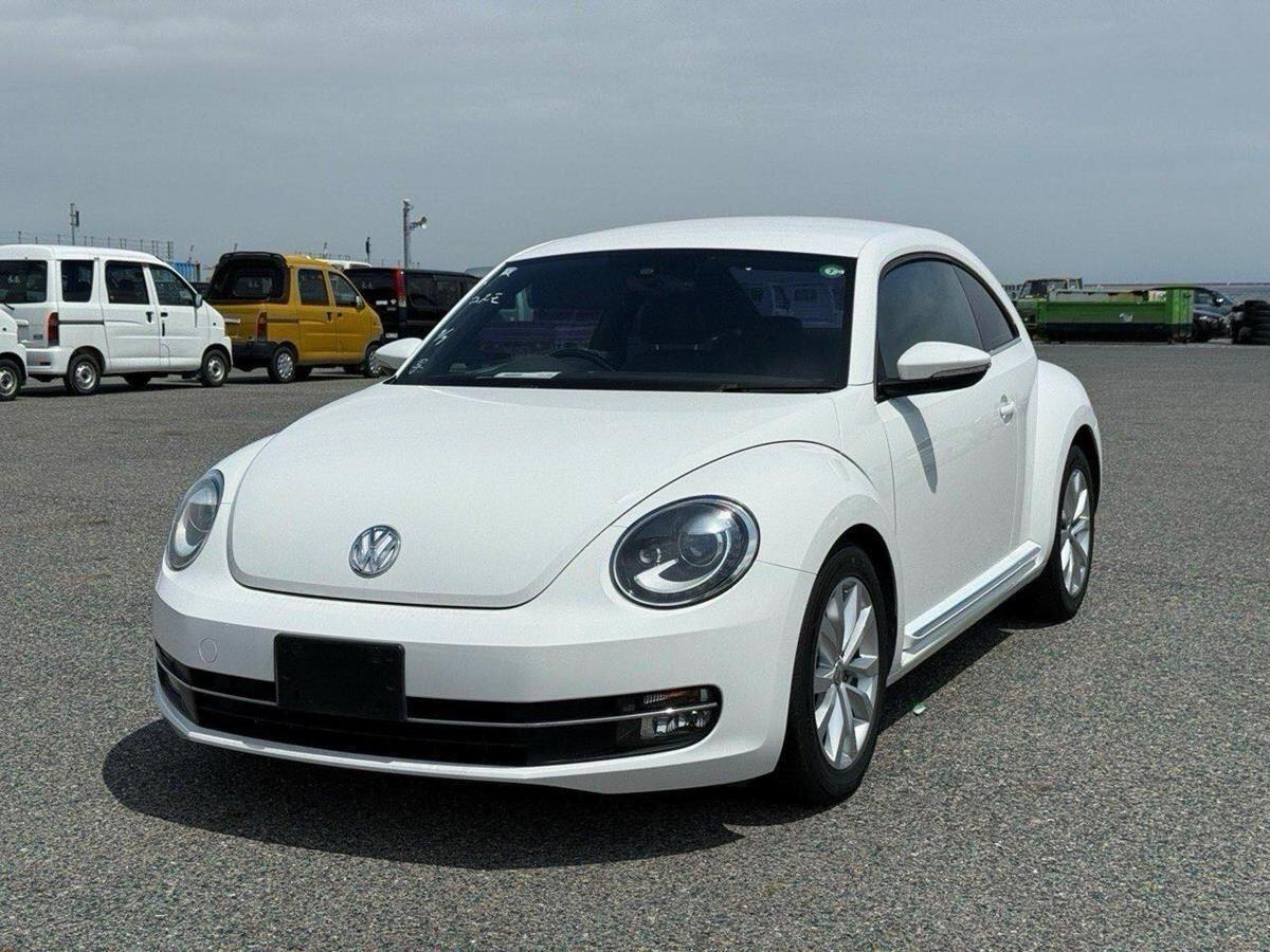 Volkswagen Beetle view 5