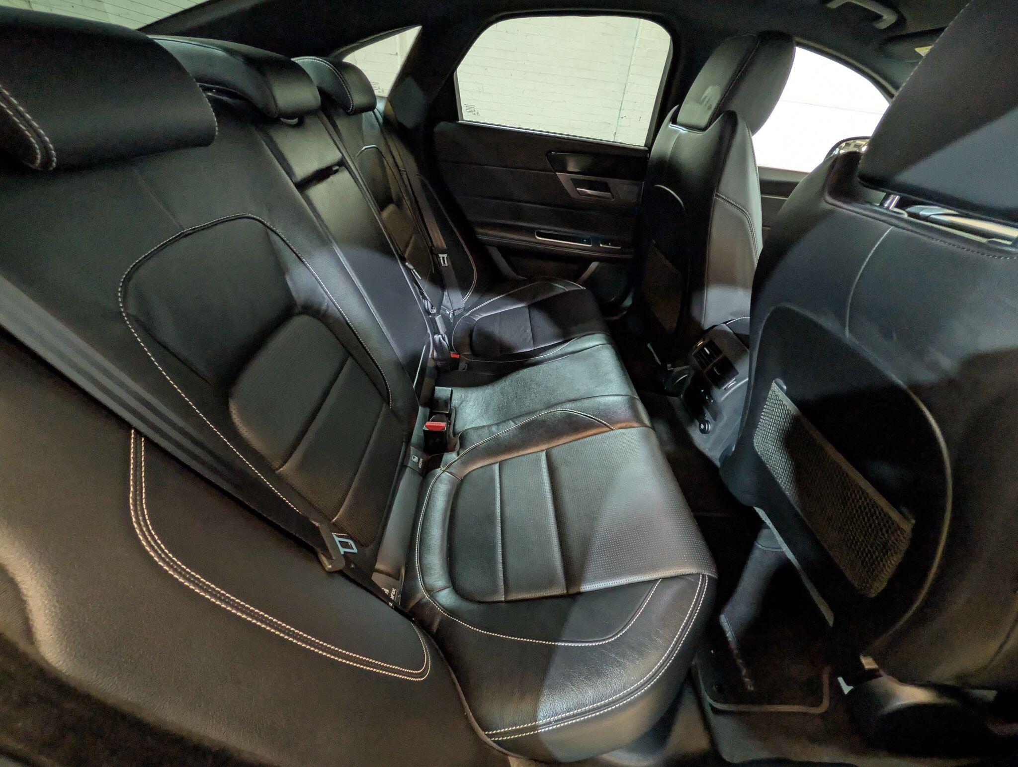 Jaguar XF view 50