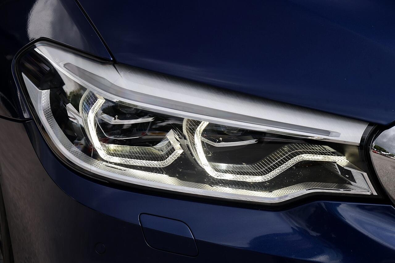 BMW 5 Series view 16