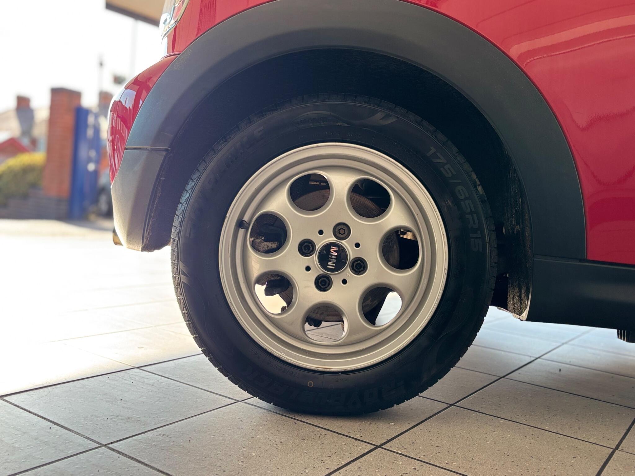 Mini Hatch view 15