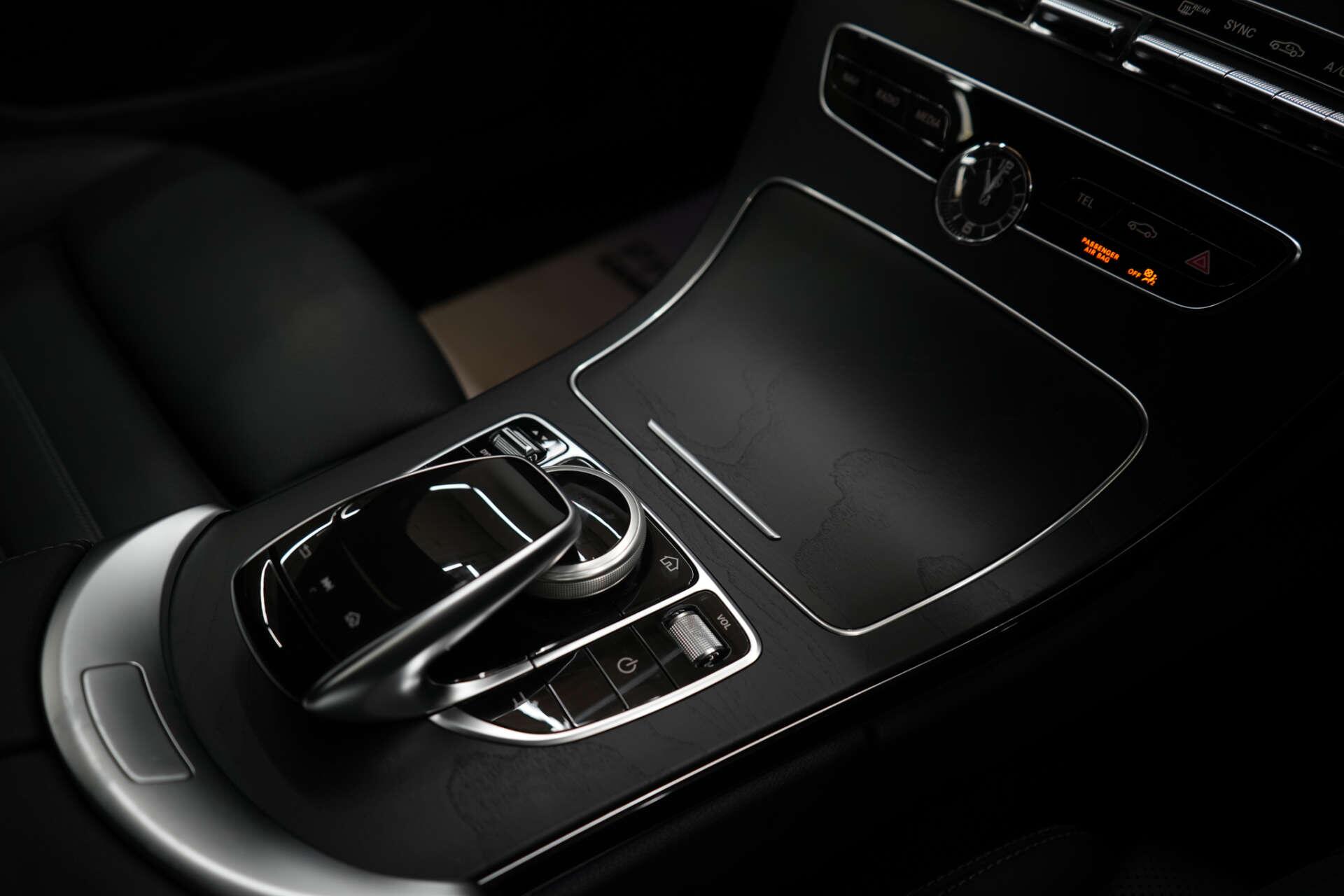Mercedes-Benz C Class view 33