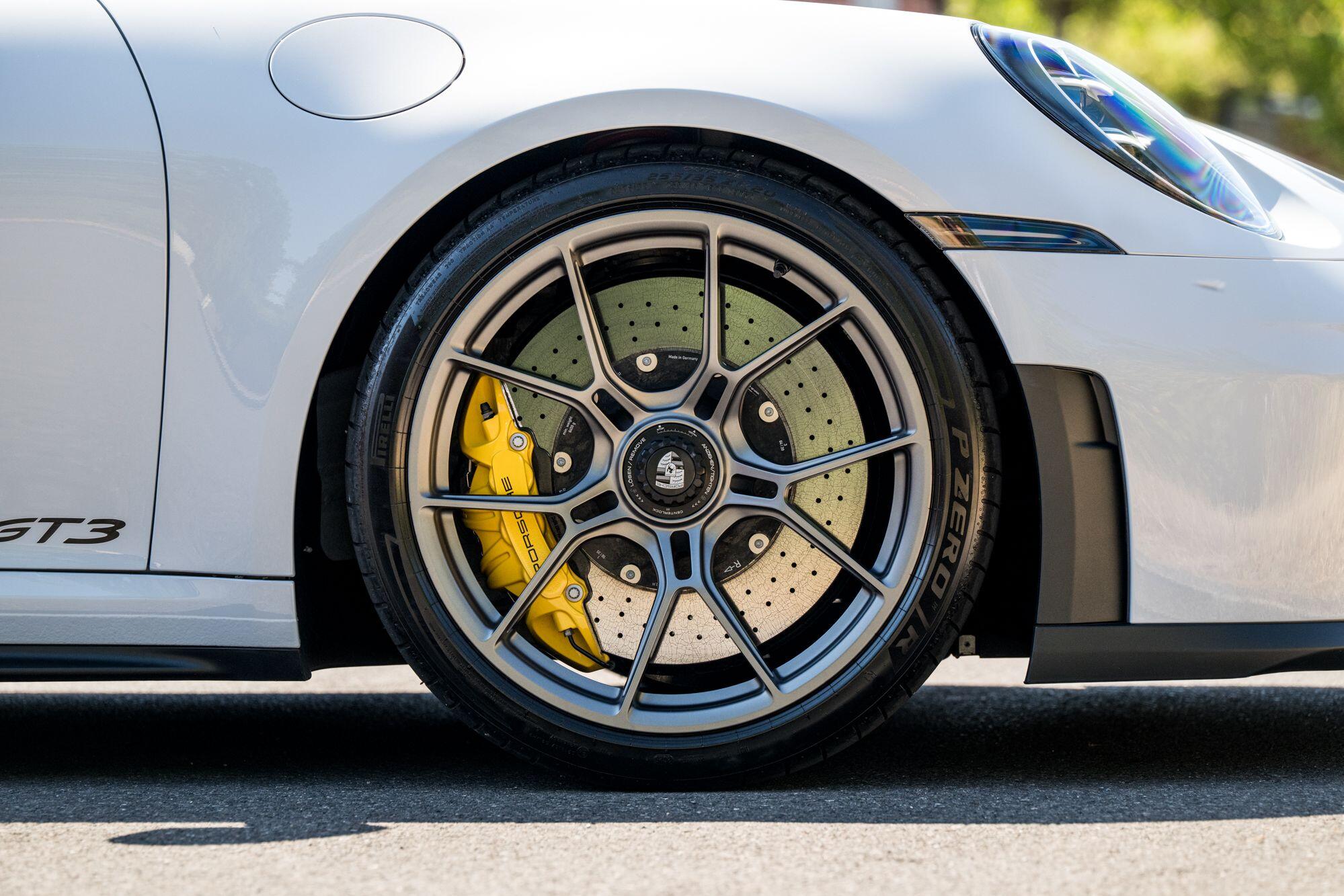 Porsche 911 view 22