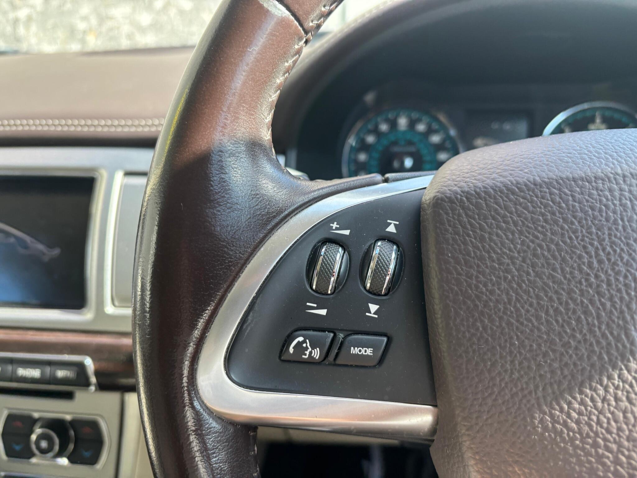 Jaguar XF view 12