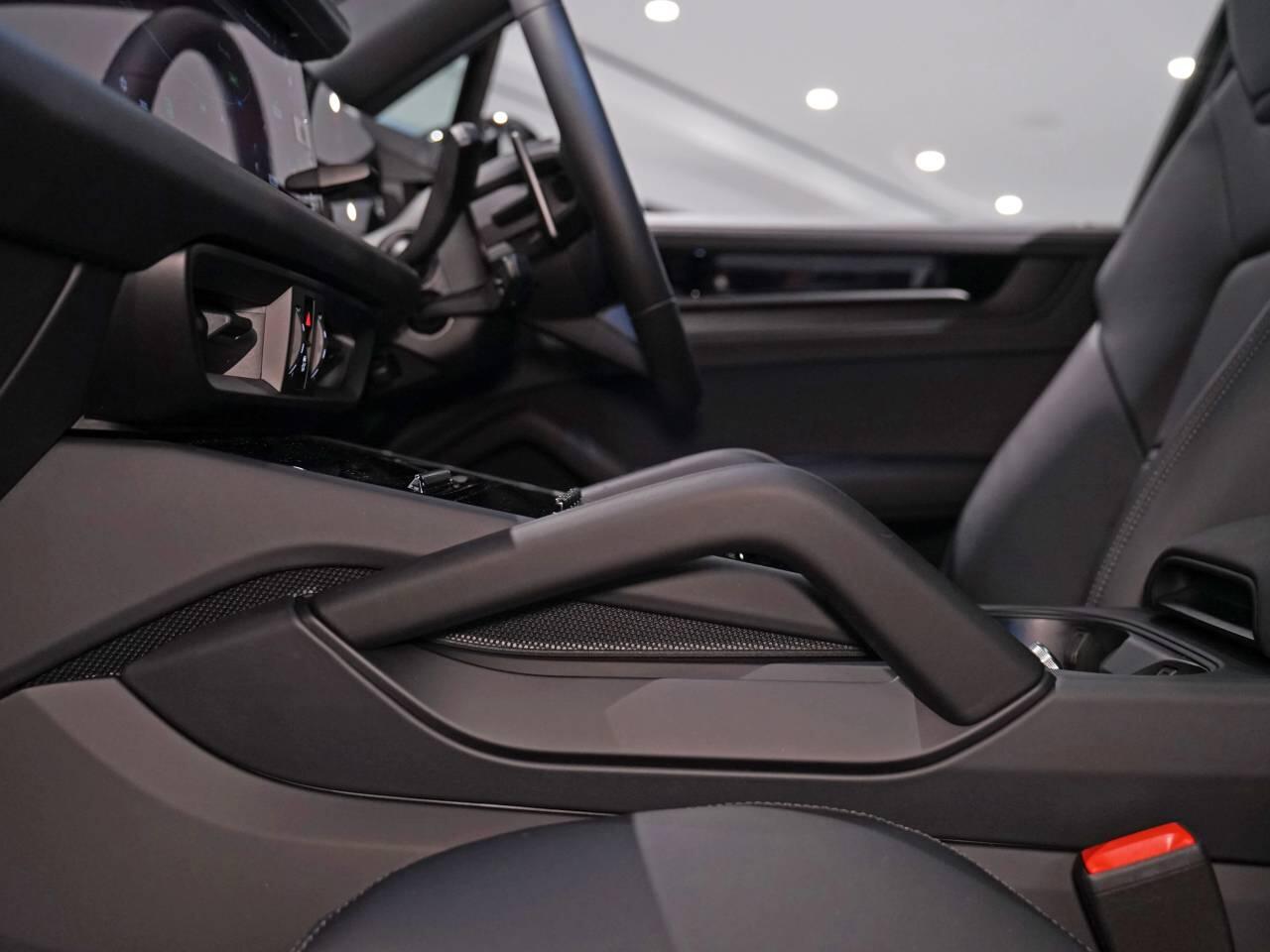Porsche Cayenne view 46