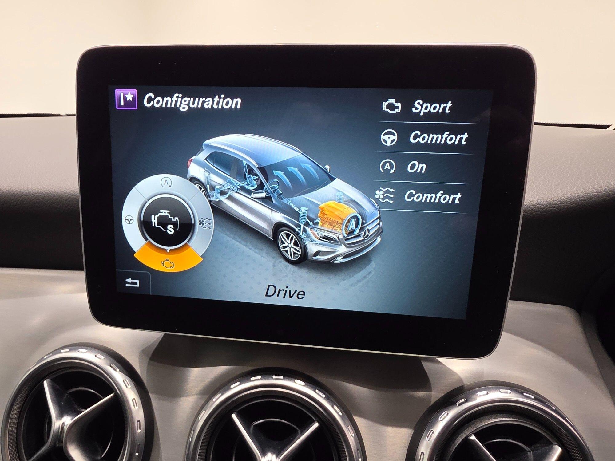 Mercedes-Benz GLA view 28