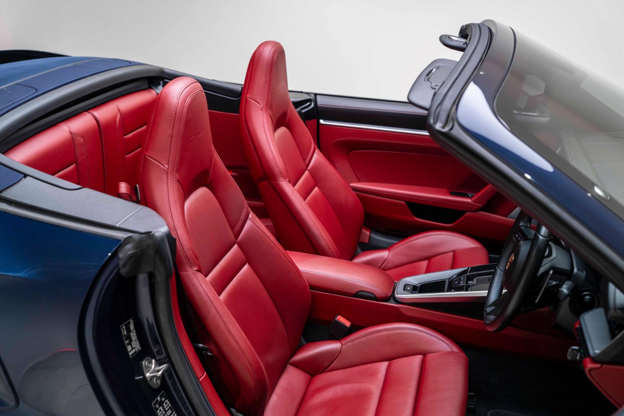 Porsche 911 view 34