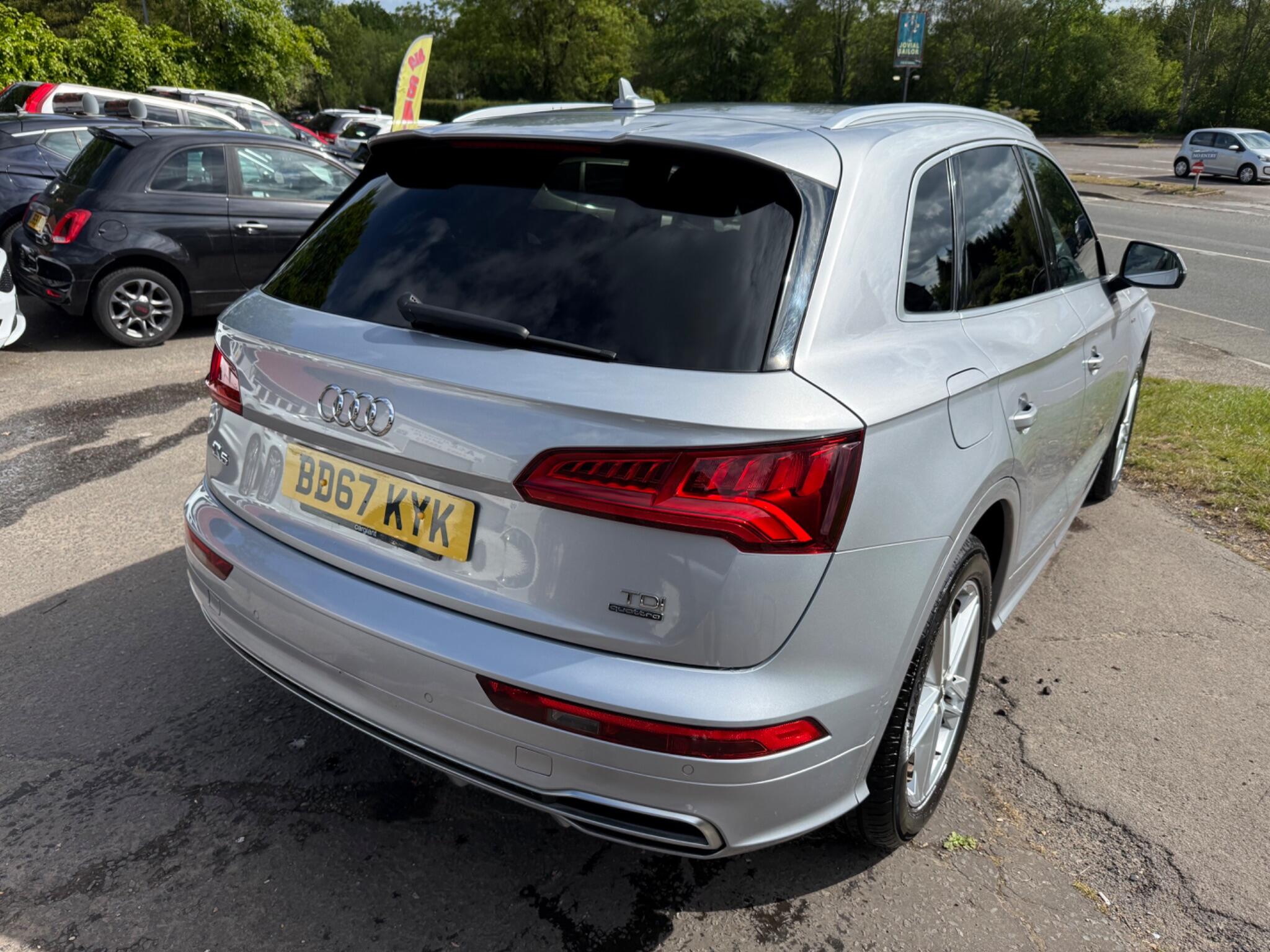 Audi Q5 view 16
