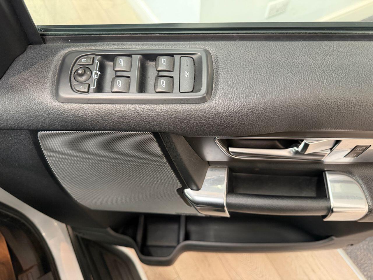 Land Rover Discovery 4 view 30