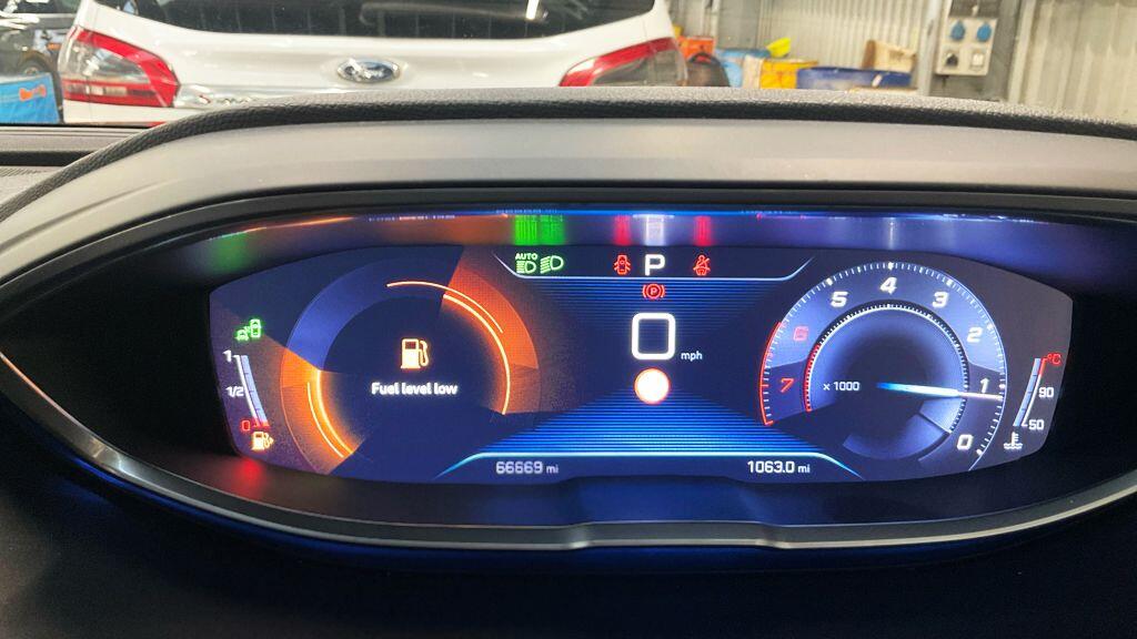 Peugeot 3008 view 11