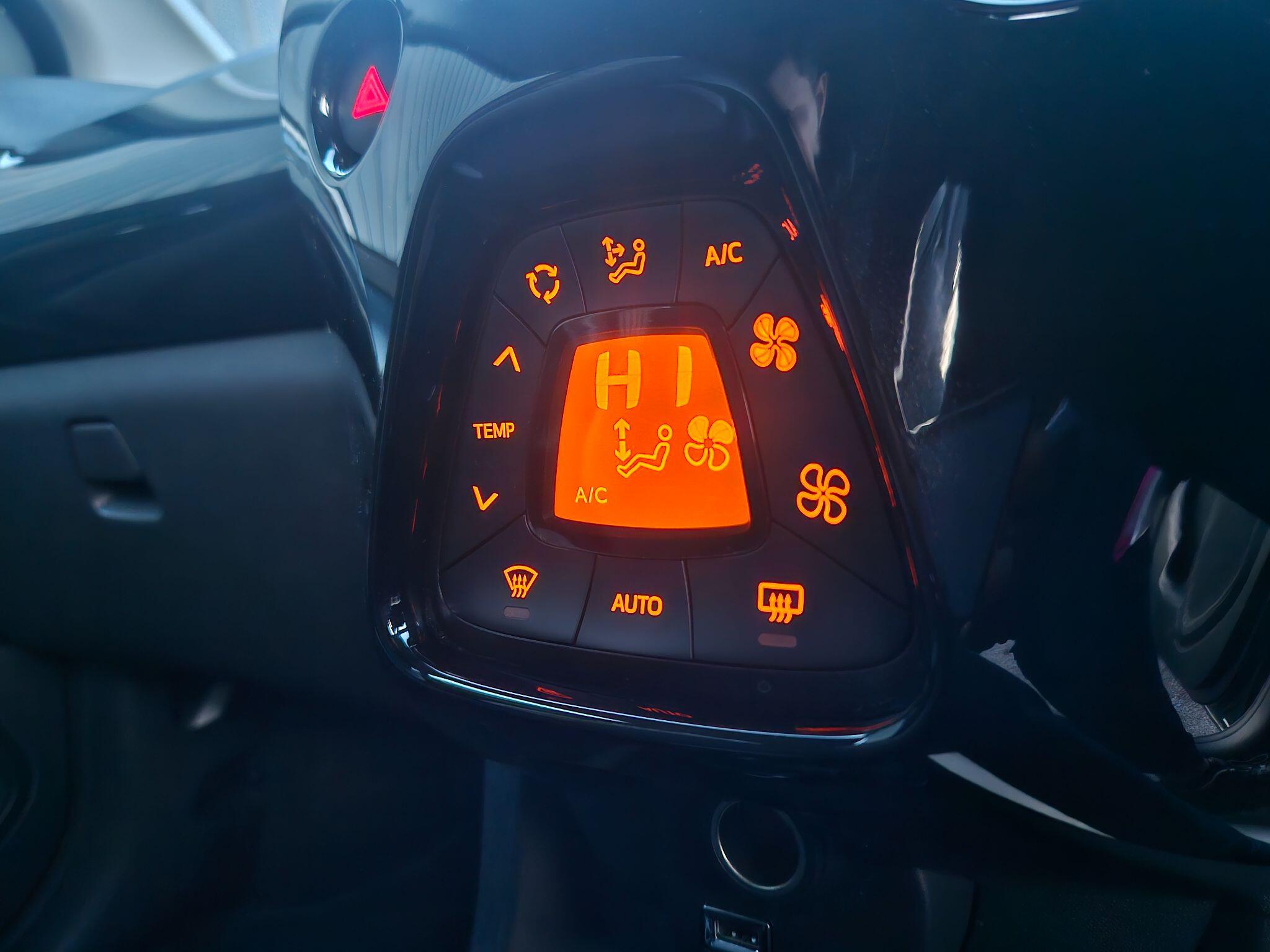 2018 Toyota AYGO 1.0 VVT-i x-press Euro 6 5dr • 14,600 miles image 35