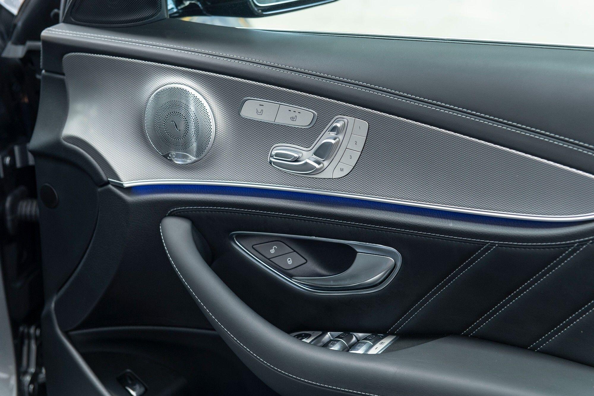 Mercedes-Benz E Class view 35