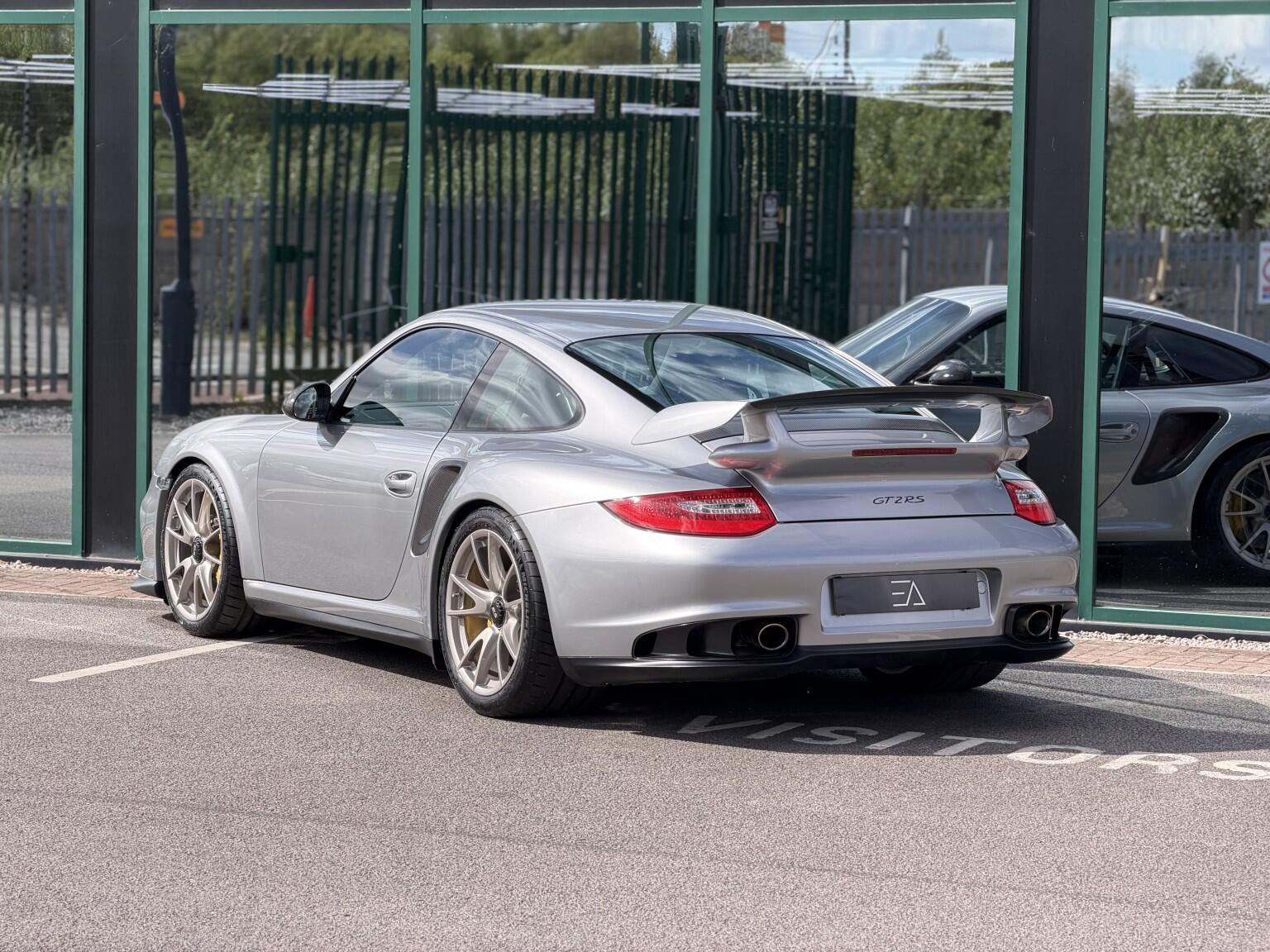 Porsche 911 view 32
