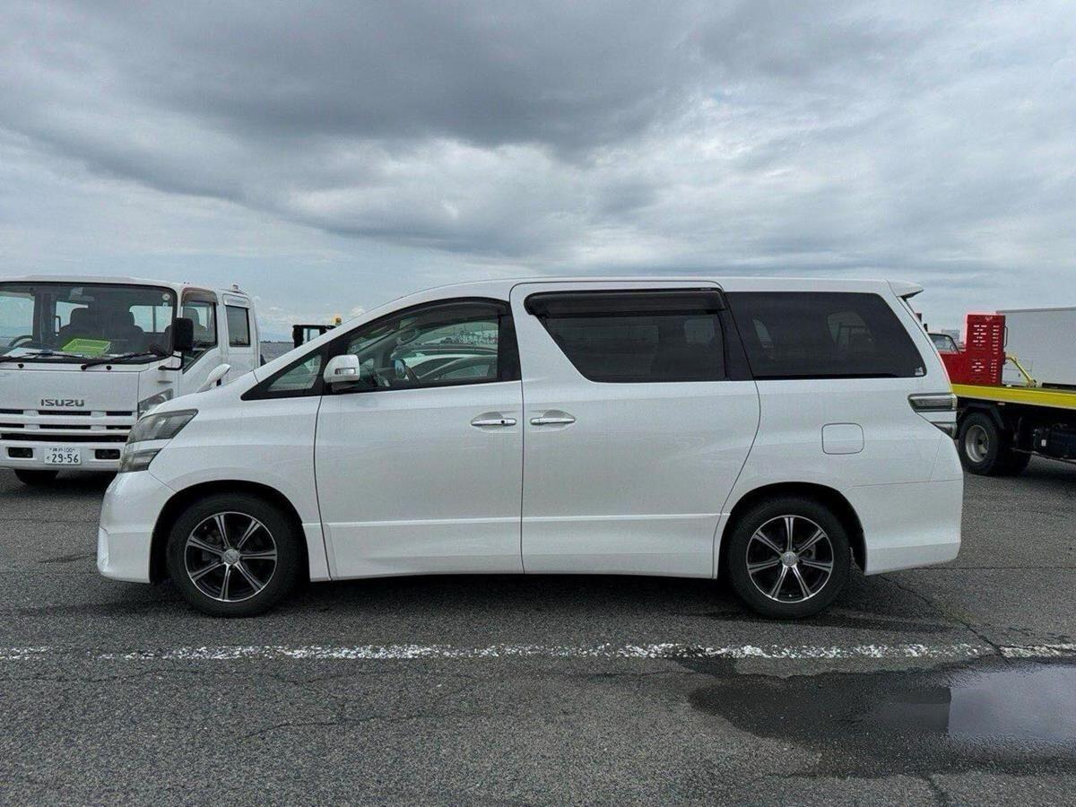 Toyota Vellfire view 5