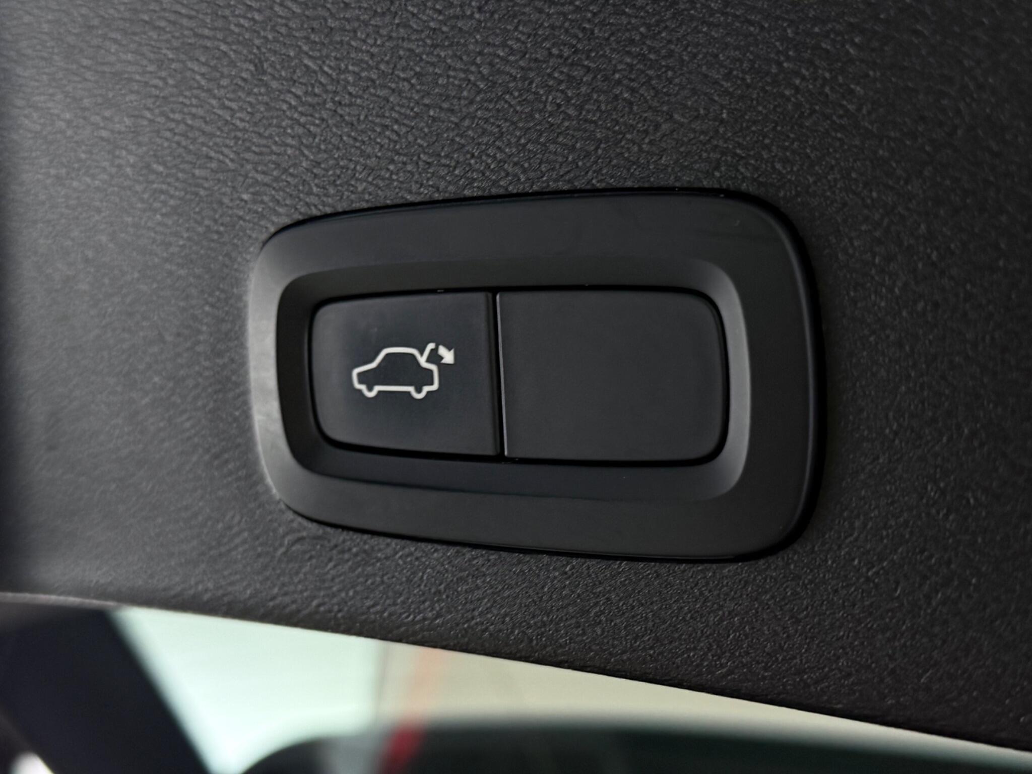Volvo XC40 view 11
