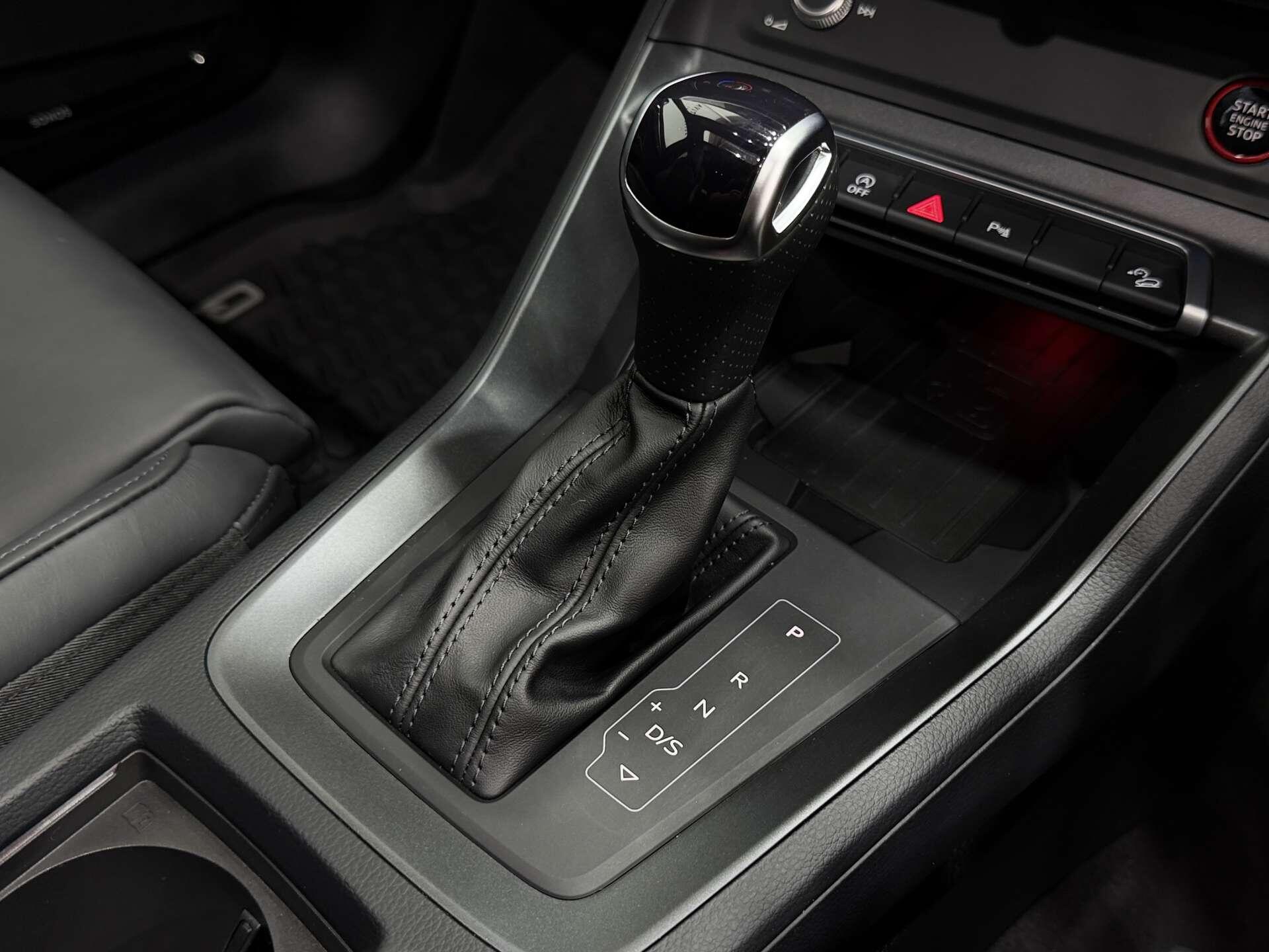 Audi RS Q3 view 43
