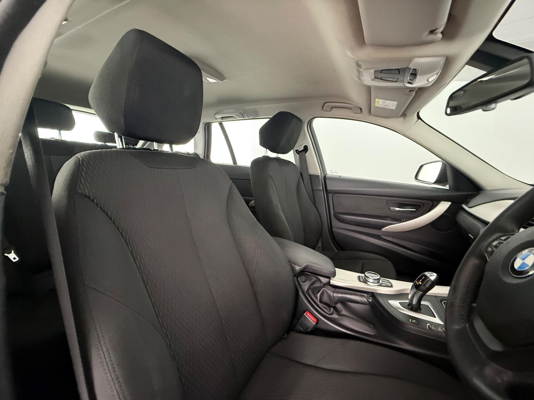 BMW 3 Series view 29