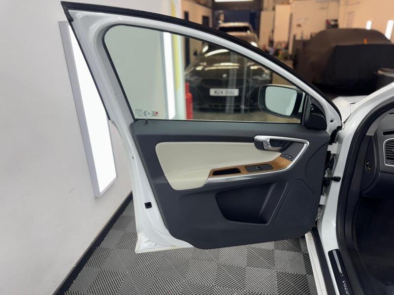 2014 Volvo XC60 3.0 T6 SE Lux Nav Estate 5dr Petrol Geartronic AWD Euro 5 (304 ps) • 40,000 miles image 29