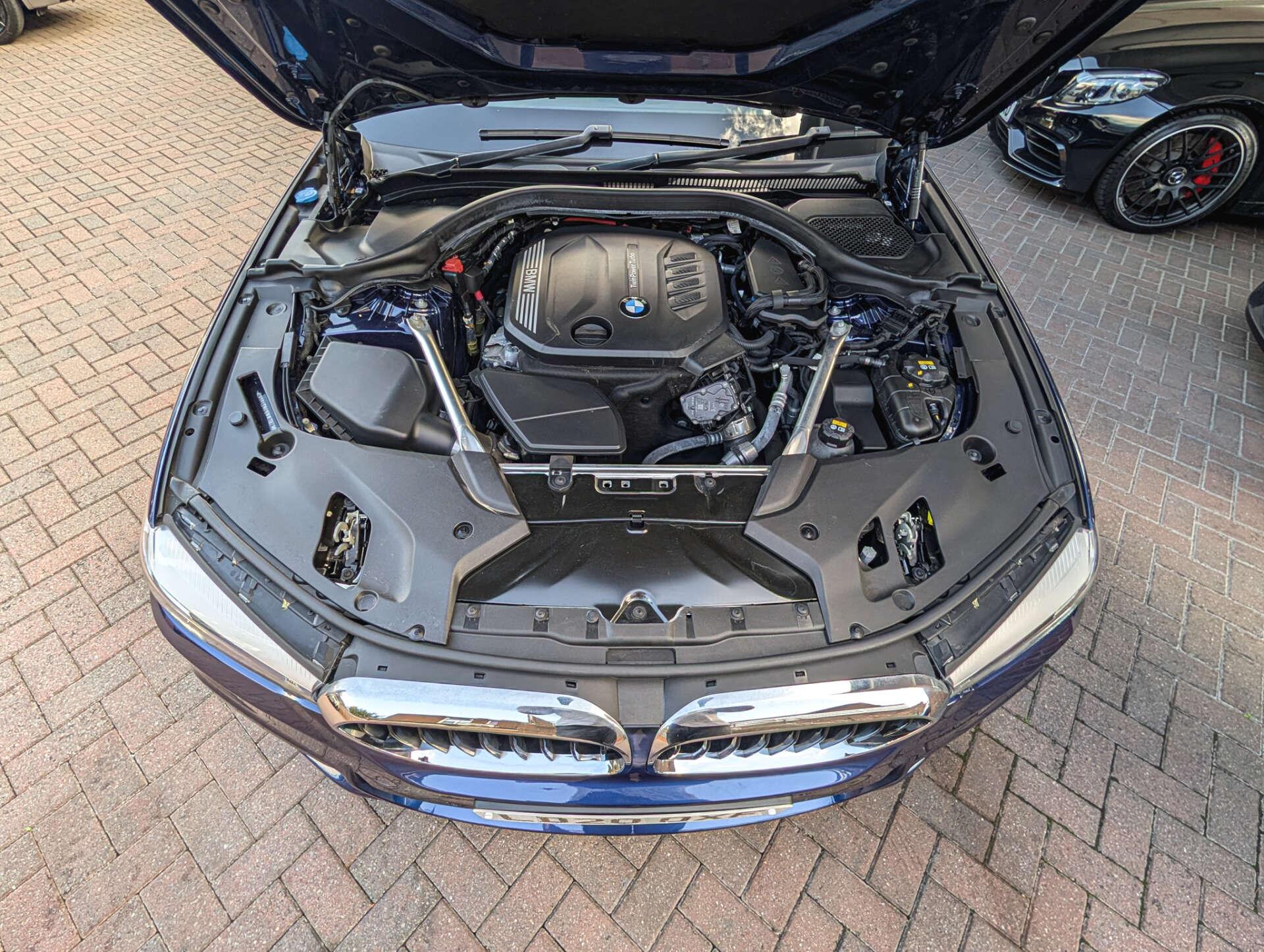 BMW 5 Series view 19