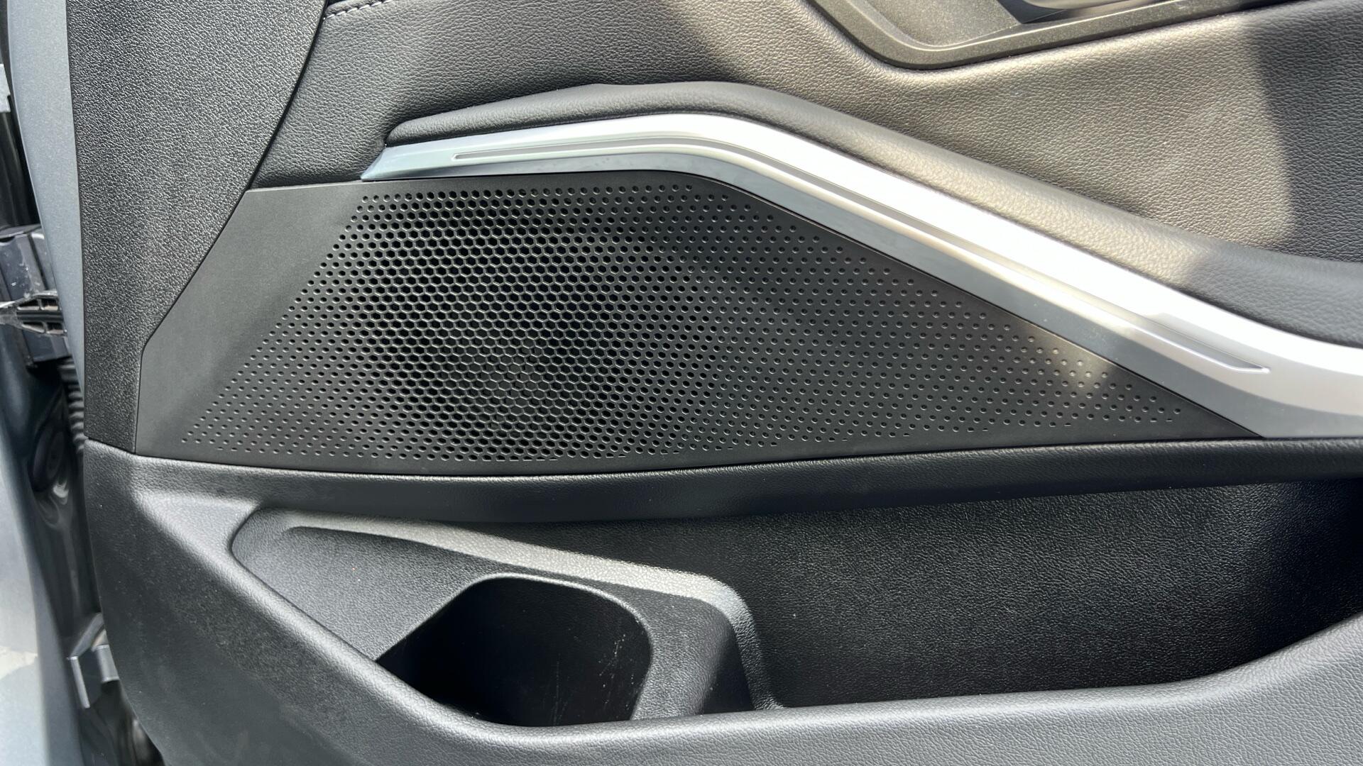 BMW 3 Series view 21