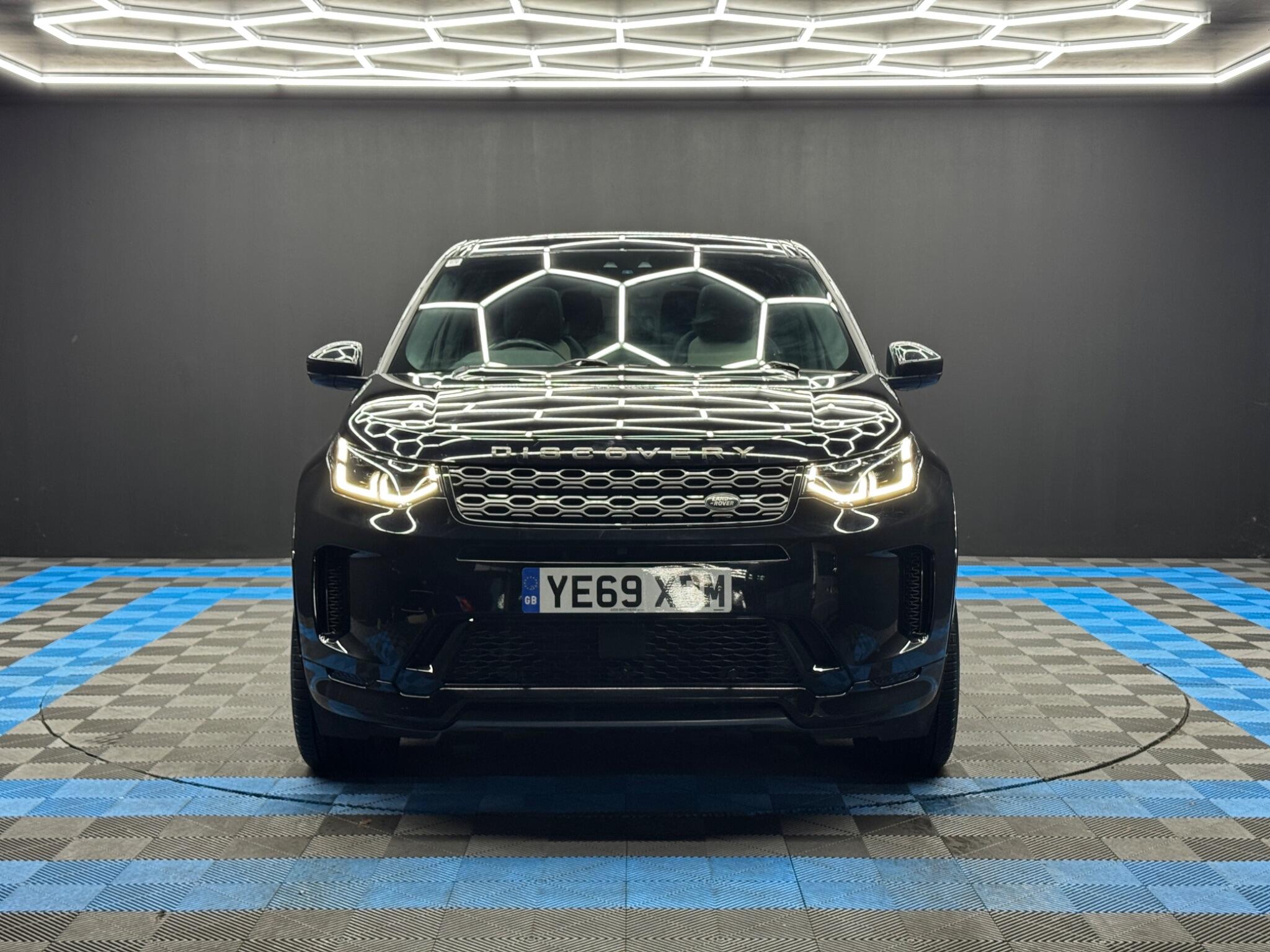 Land Rover Discovery Sport view 2