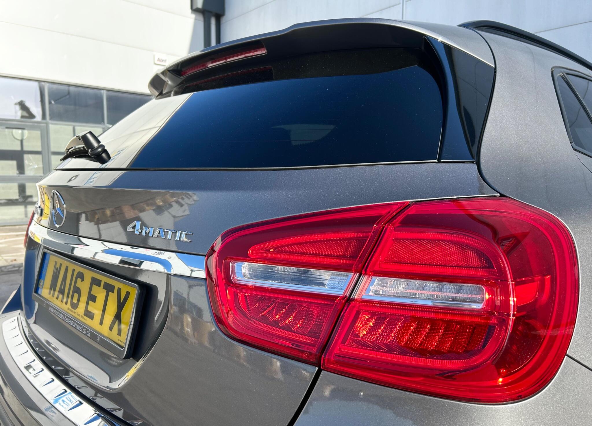 Mercedes-Benz GLA view 13