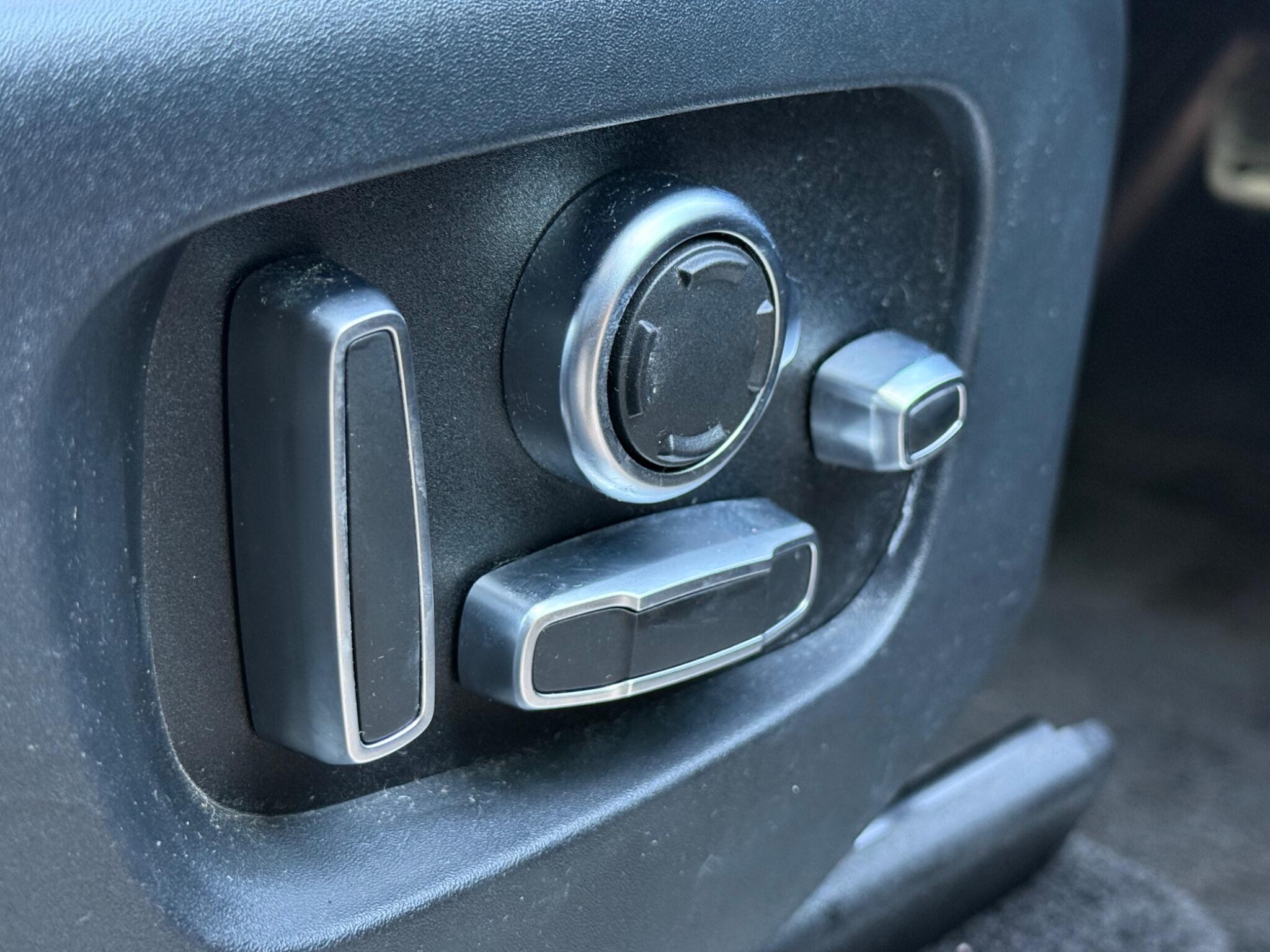 Land Rover Range Rover Sport view 15
