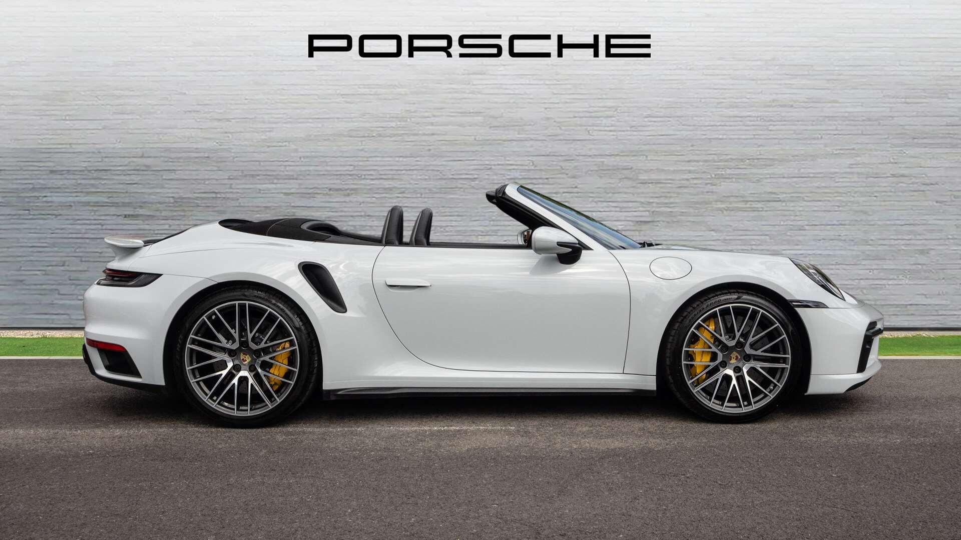 Porsche 911 view 7