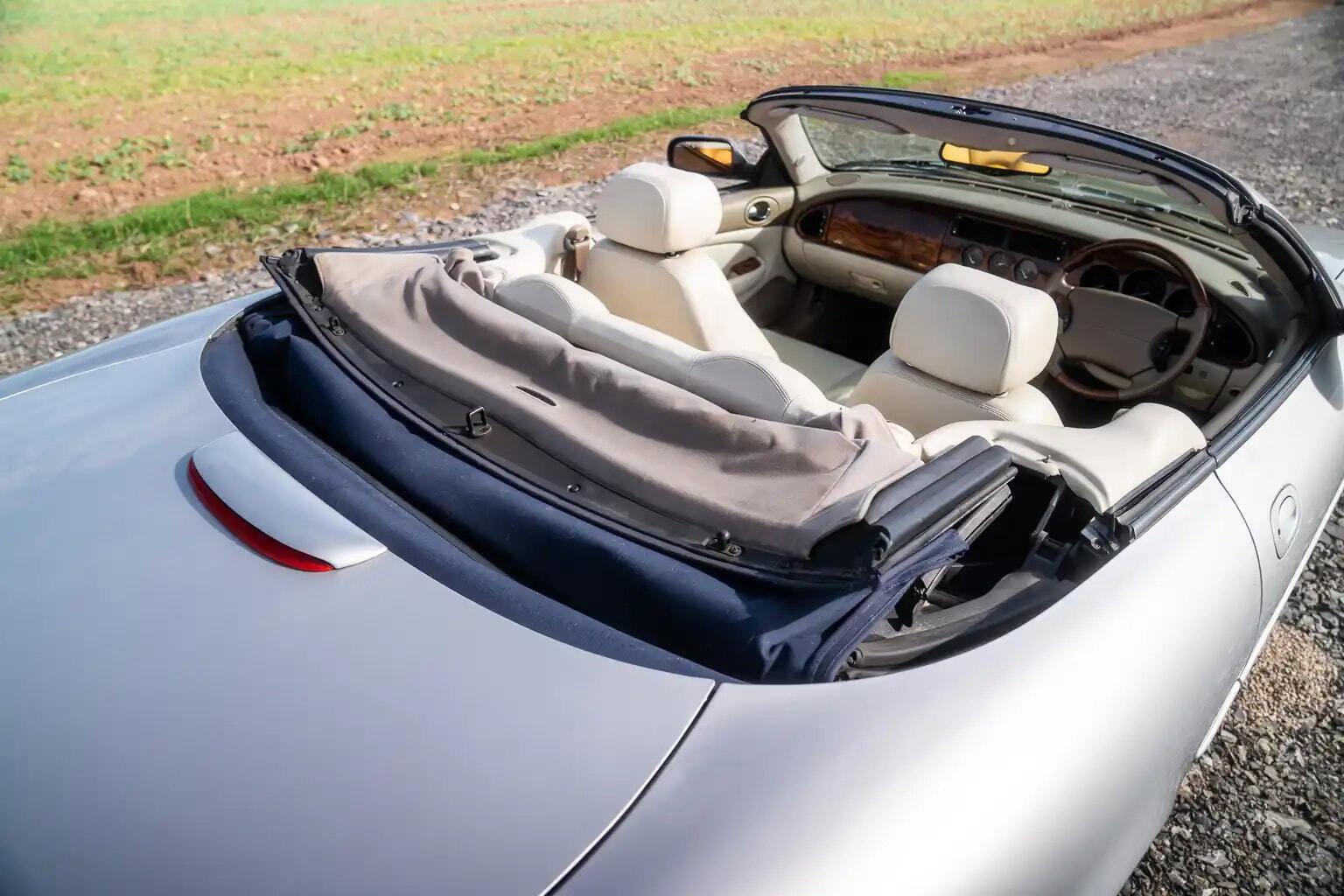Jaguar XKR view 21