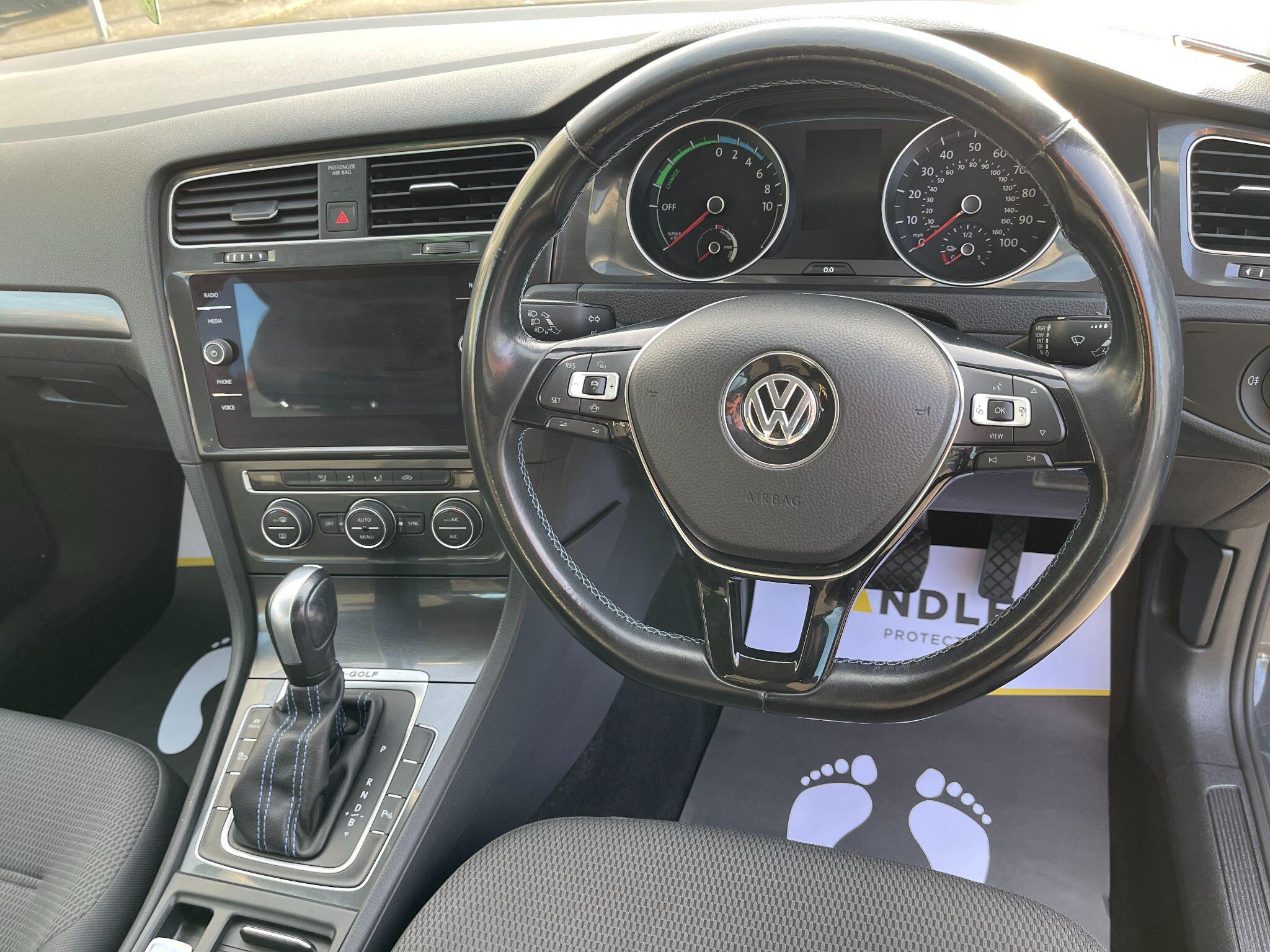 Volkswagen E-Golf view 35