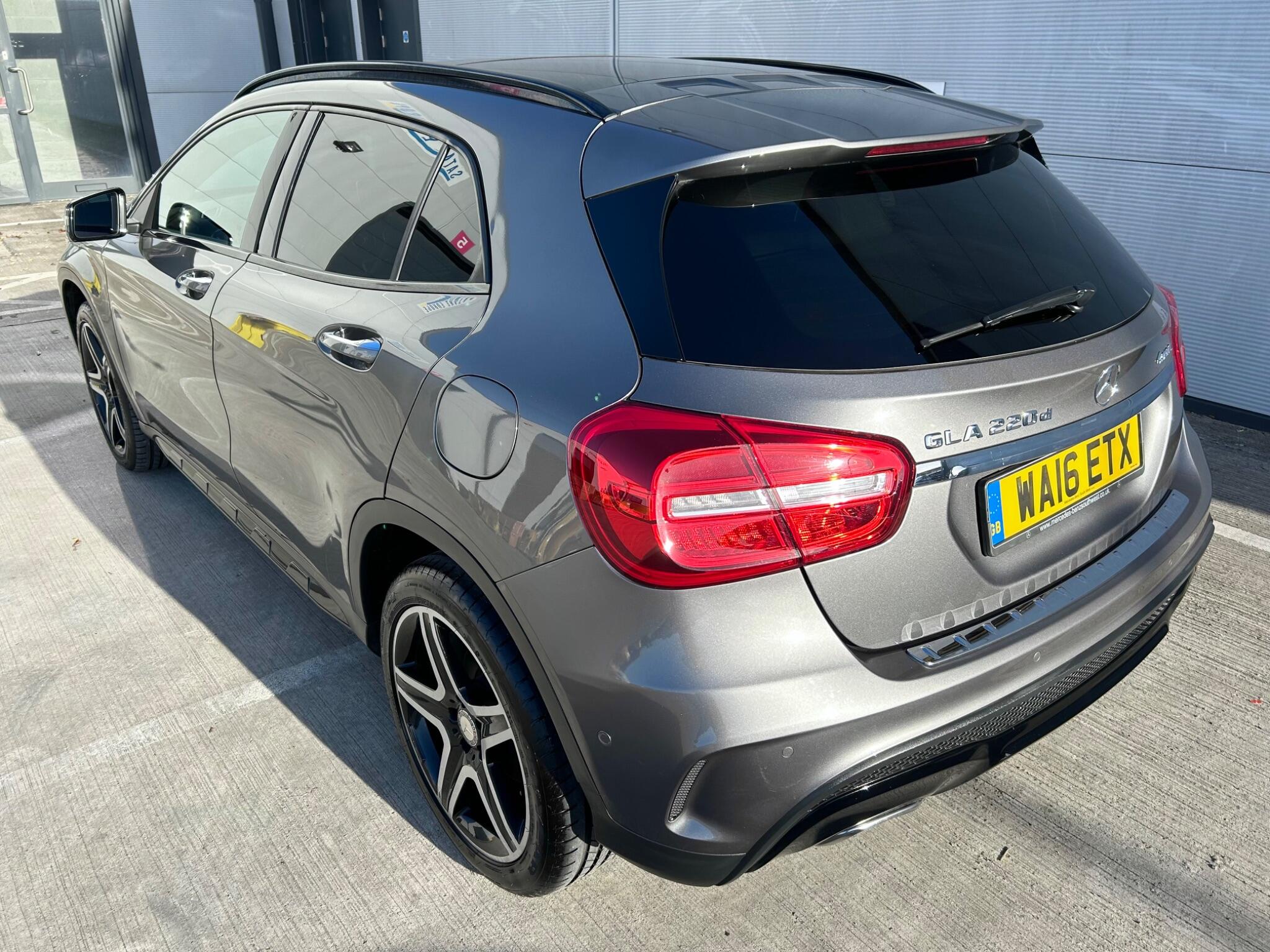 Mercedes-Benz GLA view 10