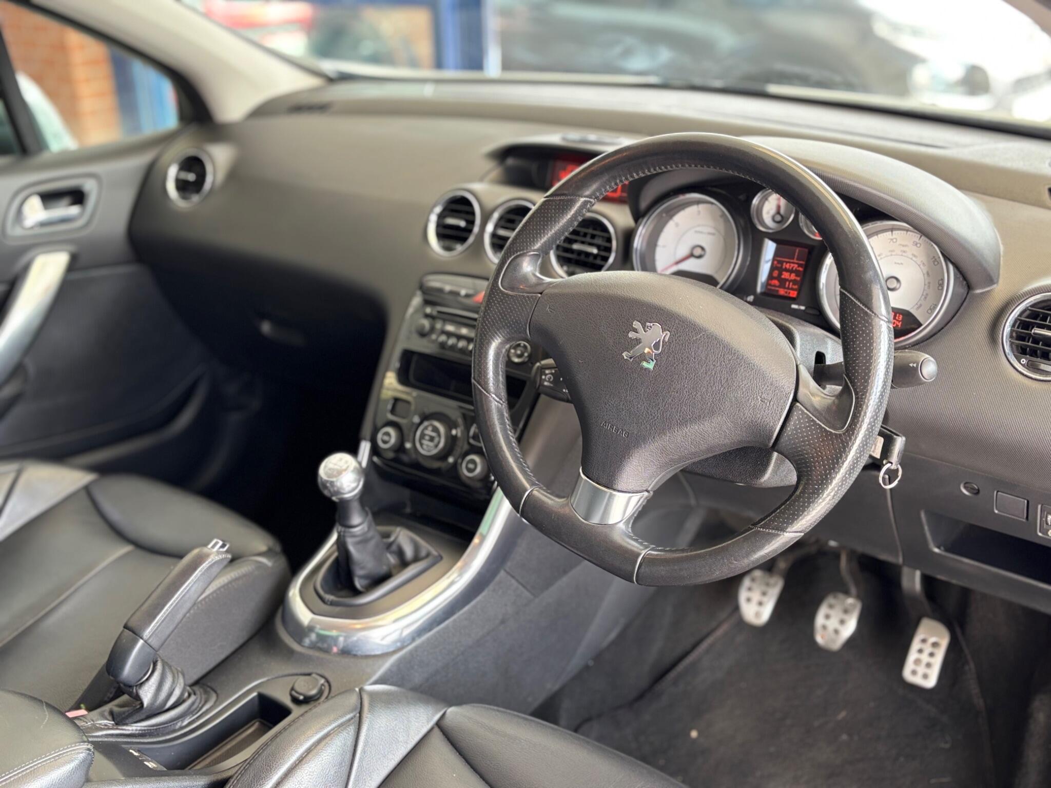 Peugeot 308 view 11