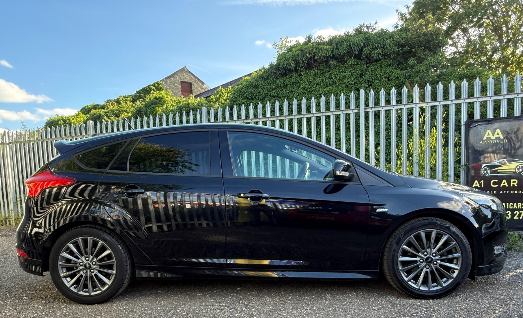 2018 Ford Focus image 12