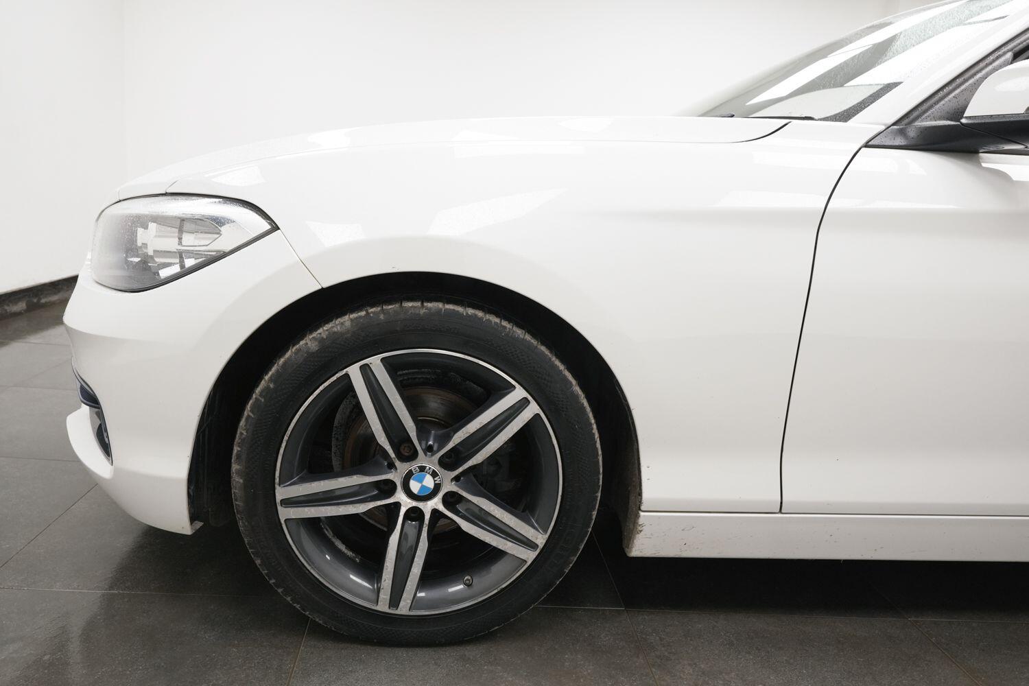 BMW 1 Series view 16