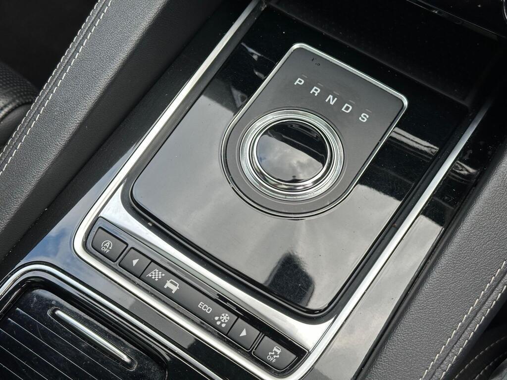 Jaguar F-Pace view 13