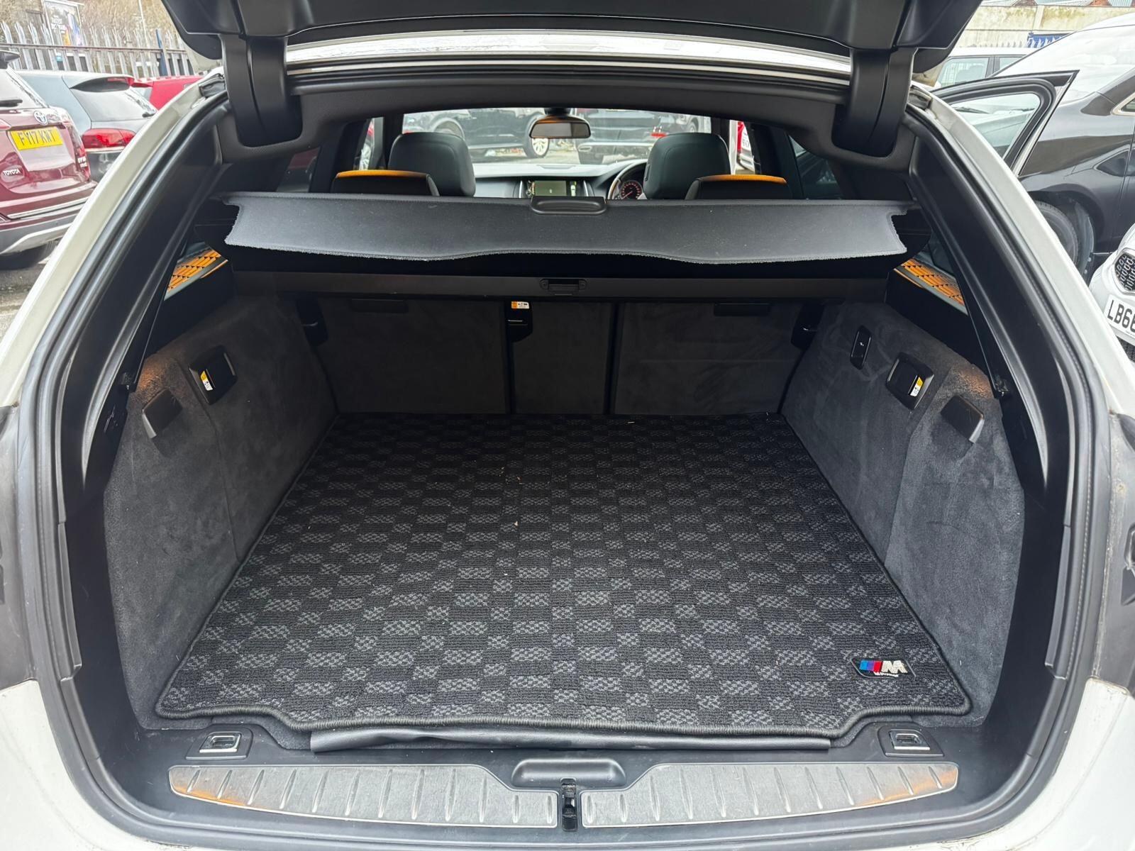 BMW 5 Series view 39