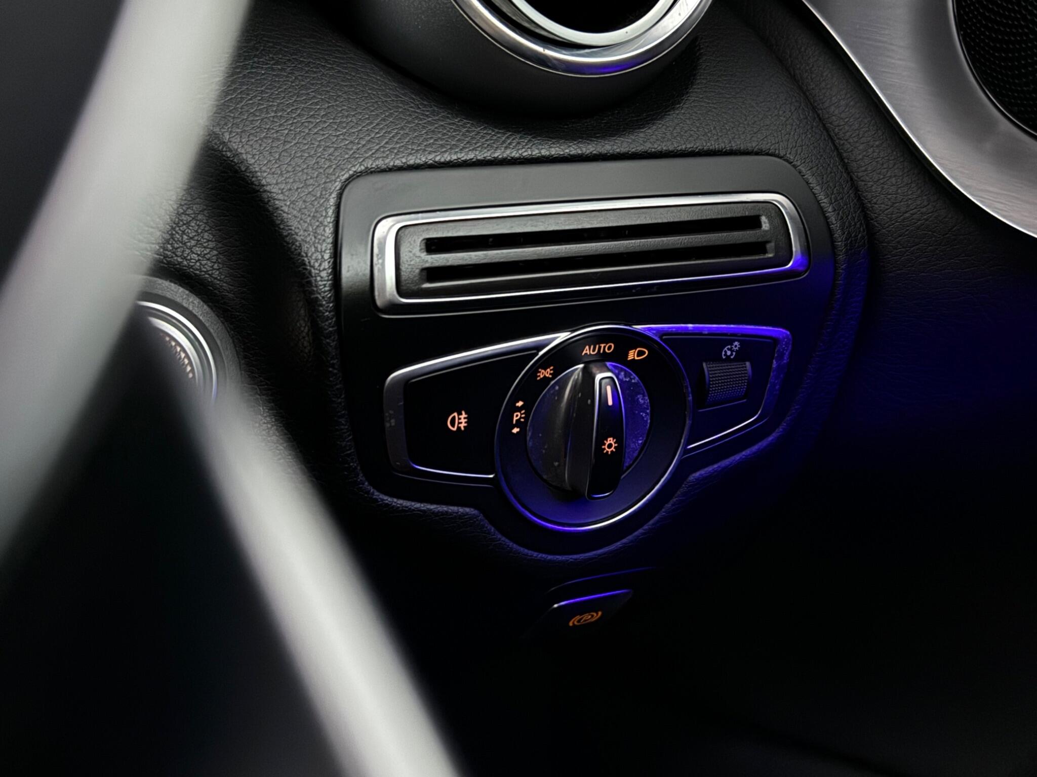 Mercedes-Benz C-Class view 21
