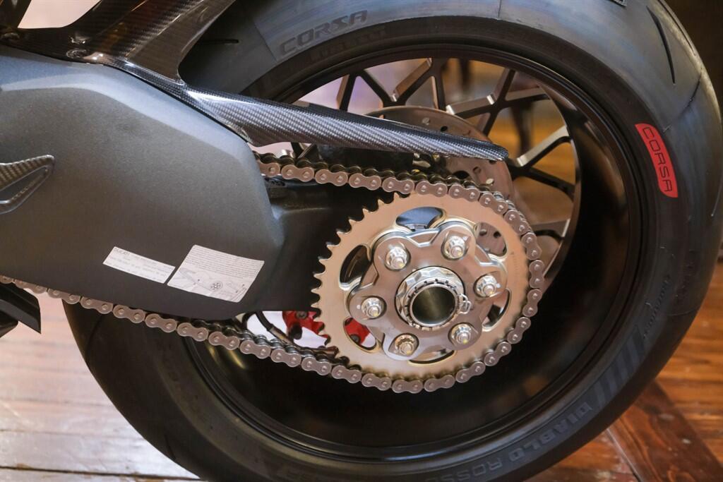 Ducati Streetfighter V4 view 29