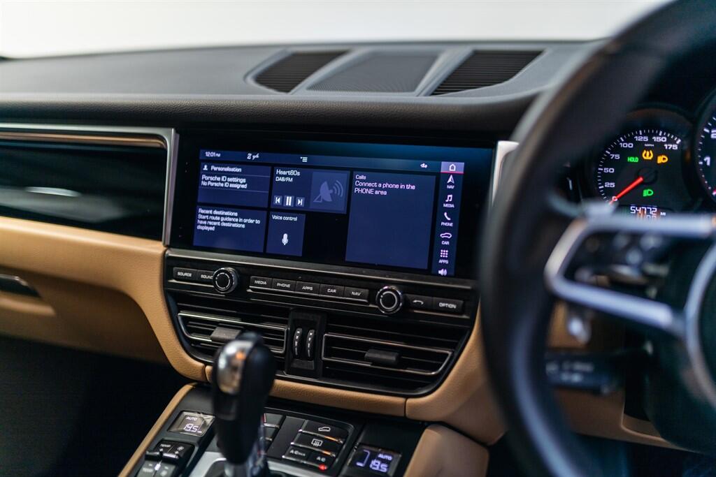 Porsche Macan view 30