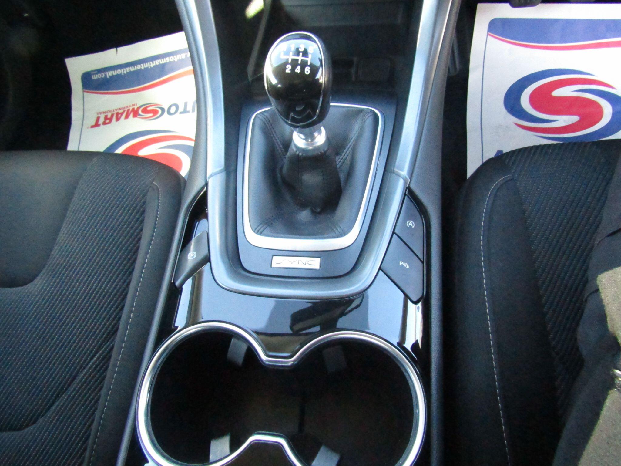 Ford Mondeo view 12