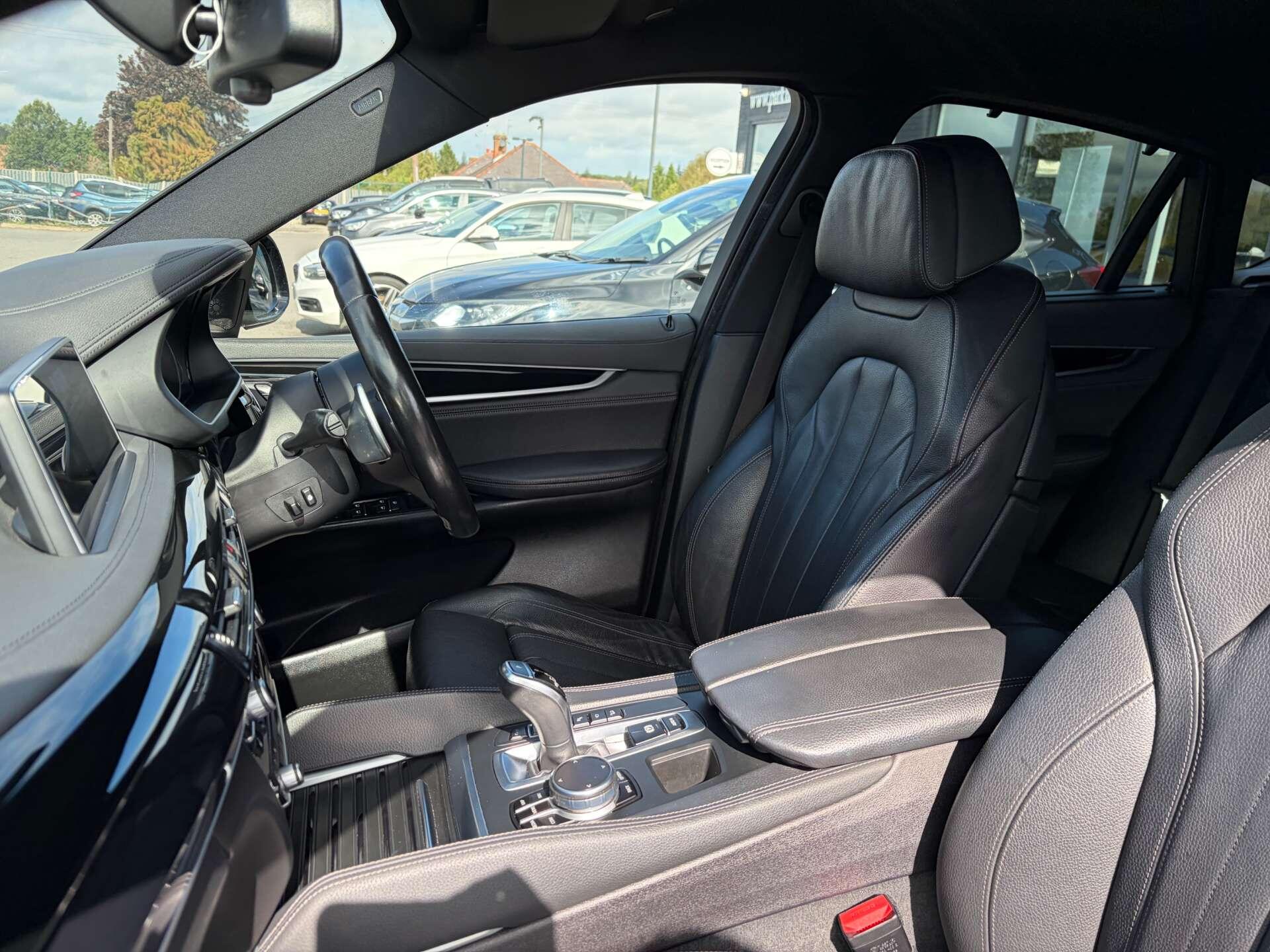 BMW X6 view 18