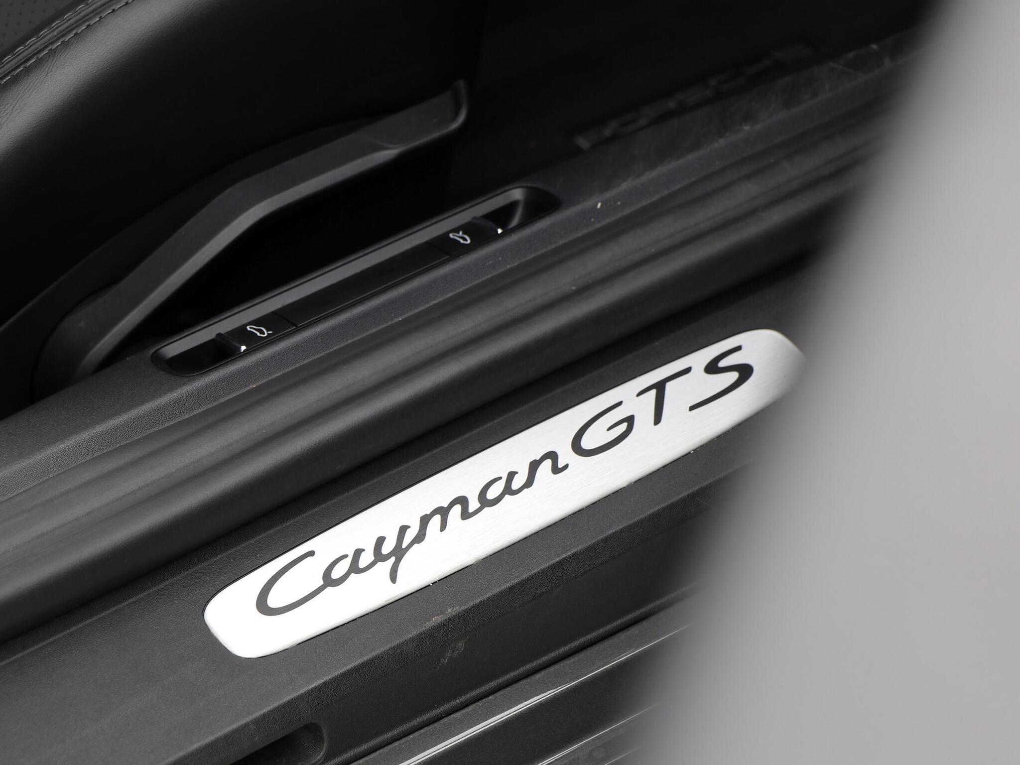 Porsche Cayman view 28