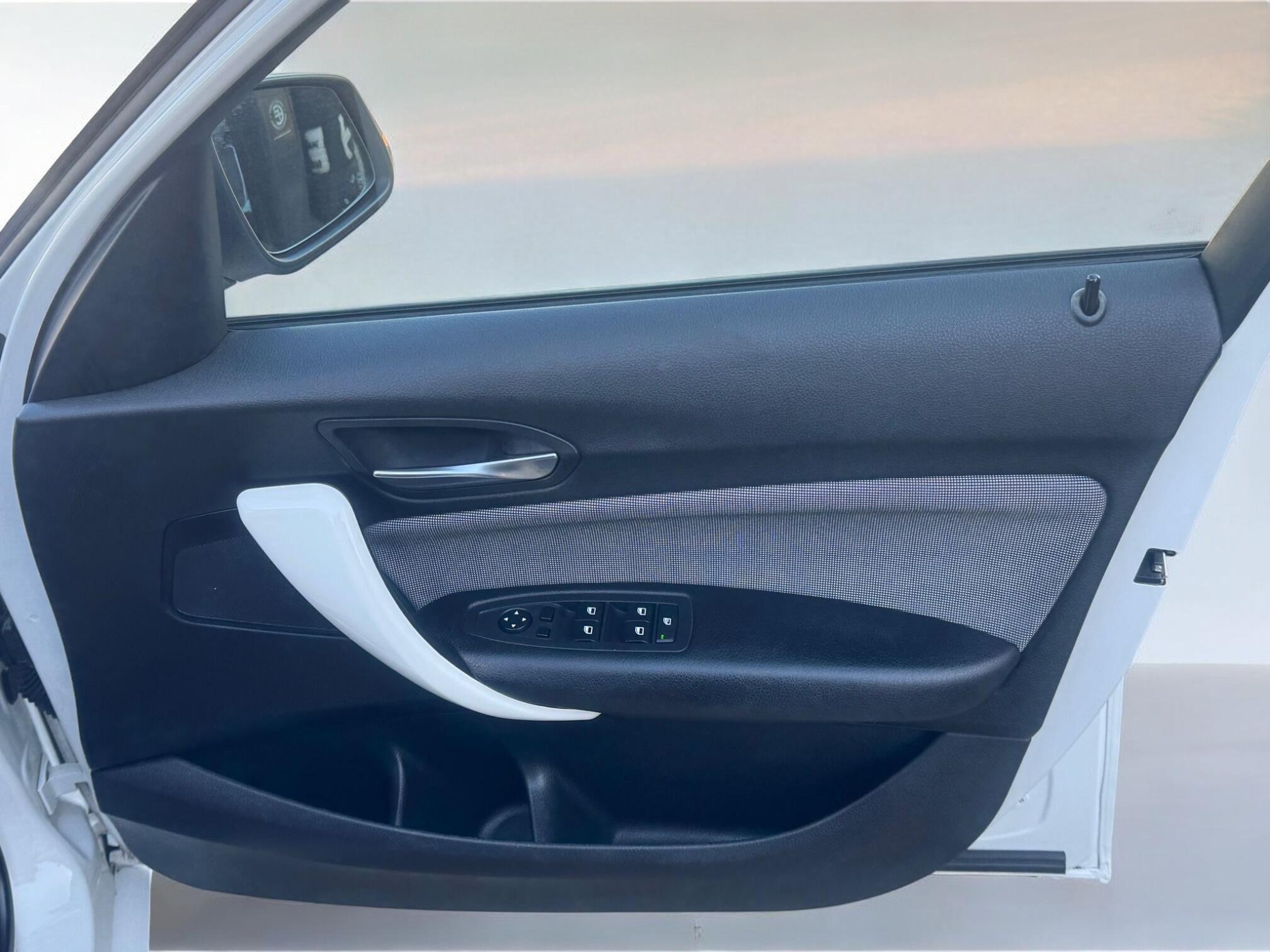 BMW 1 Series view 16
