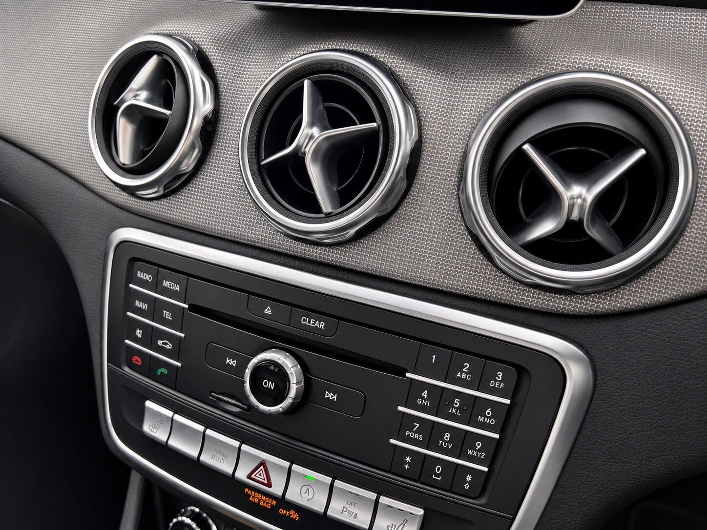 Mercedes-Benz Gla view 22