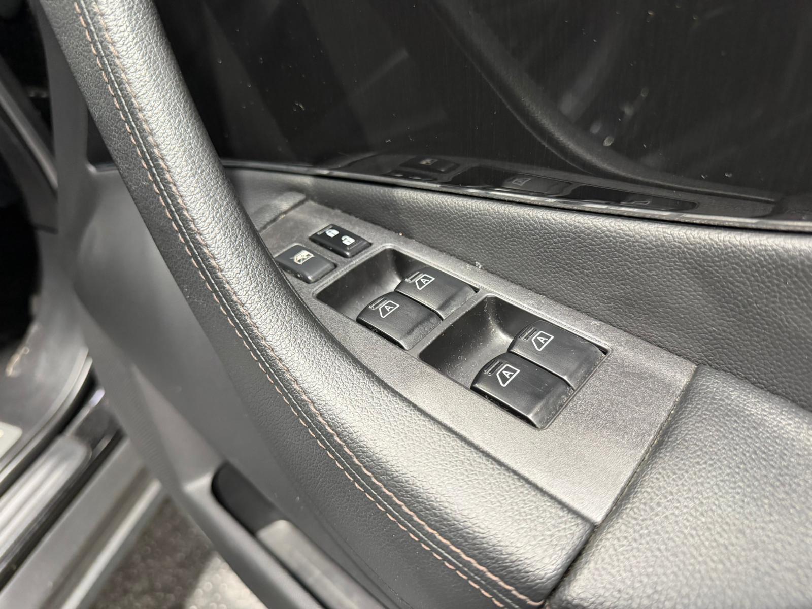 Infiniti QX70 view 23