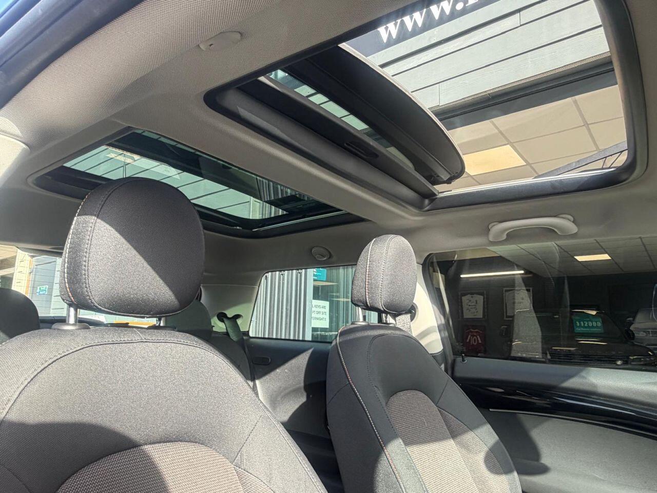 Mini Hatch view 27