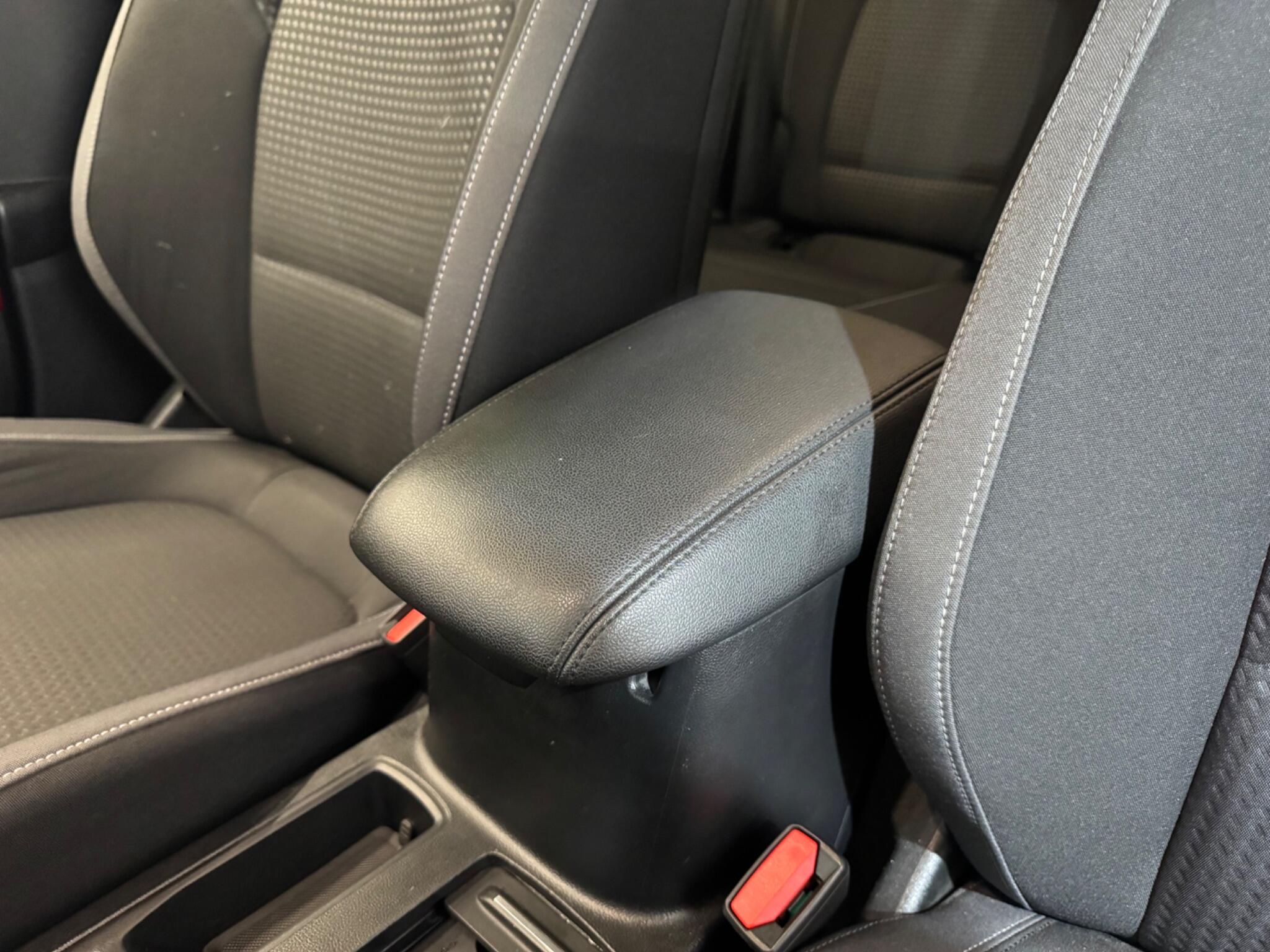 Ford Focus view 18