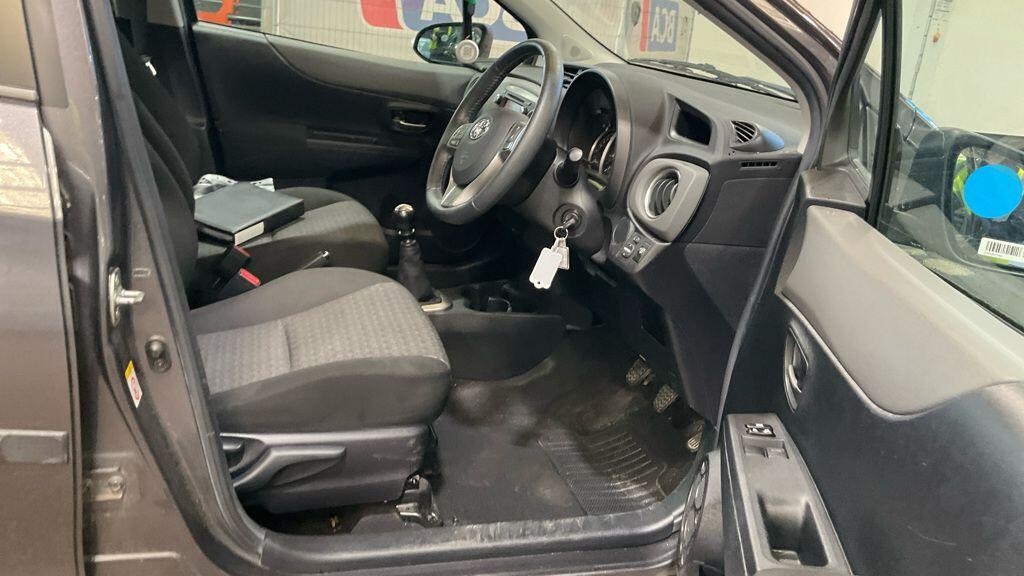 Toyota Yaris view 21